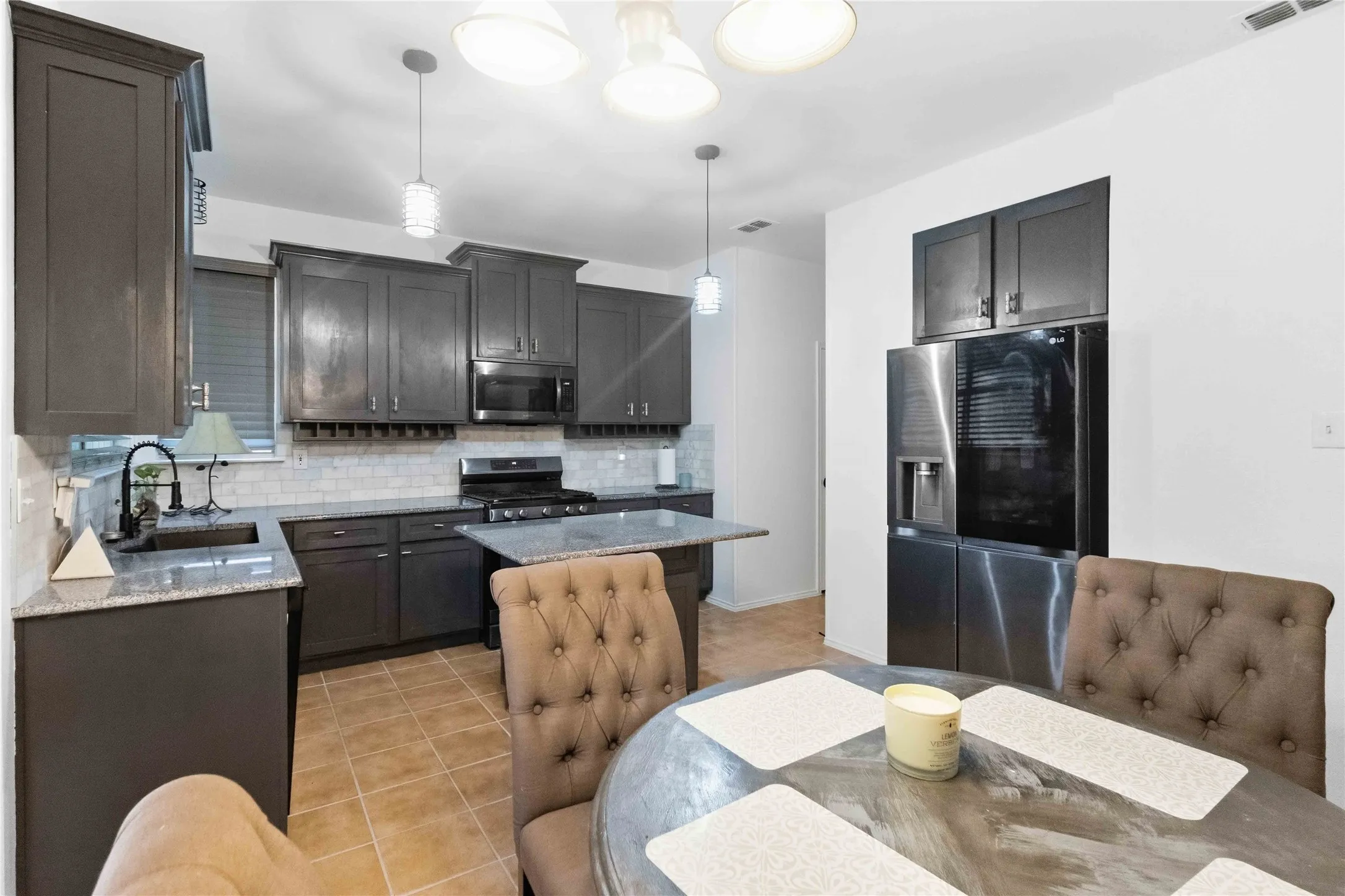 Single Family Residence For Sale in Dallas County , 908 Chauvin Drive, Cedar Hill, Texas 75104, 4 Bedroom, 3 Bathroom, 2 Garage spaces, 2,248 Sqft, built in 1993, mls#21338885, Real Estate Agent in Cedar Hill, Homes For Sale in Dallas county, Homes For Sale in Cedar Hill, Realtor in Cedar Hill Texas, Real Estate Brokerage Independent Realty Texas, Luminita Cordes Realtor