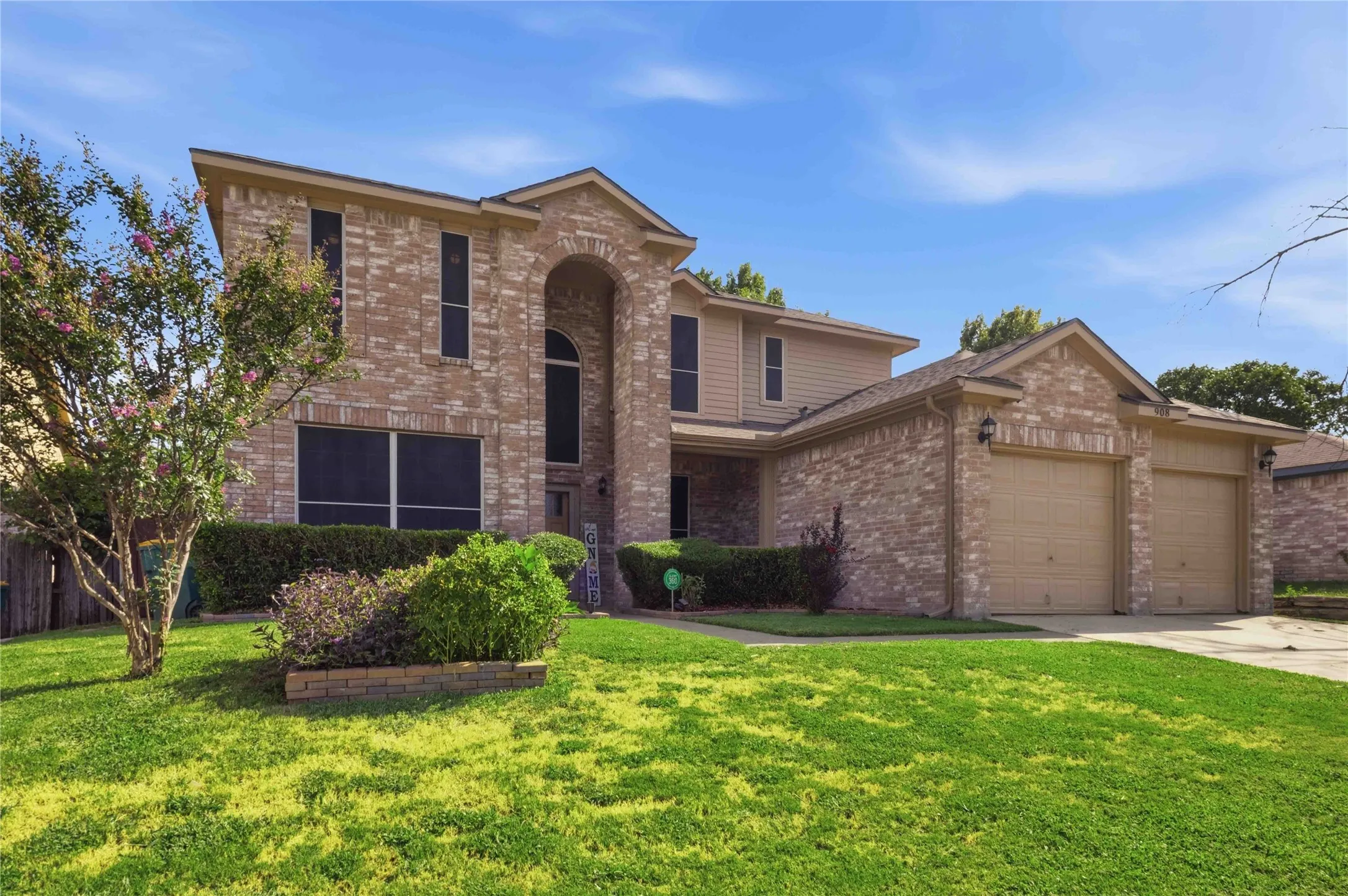 Single Family Residence For Sale in Dallas County , 908 Chauvin Drive, Cedar Hill, Texas 75104, 4 Bedroom, 3 Bathroom, 2 Garage spaces, 2,248 Sqft, built in 1993, mls#21338885, Real Estate Agent in Cedar Hill, Homes For Sale in Dallas county, Homes For Sale in Cedar Hill, Realtor in Cedar Hill Texas, Real Estate Brokerage Independent Realty Texas, Luminita Cordes Realtor