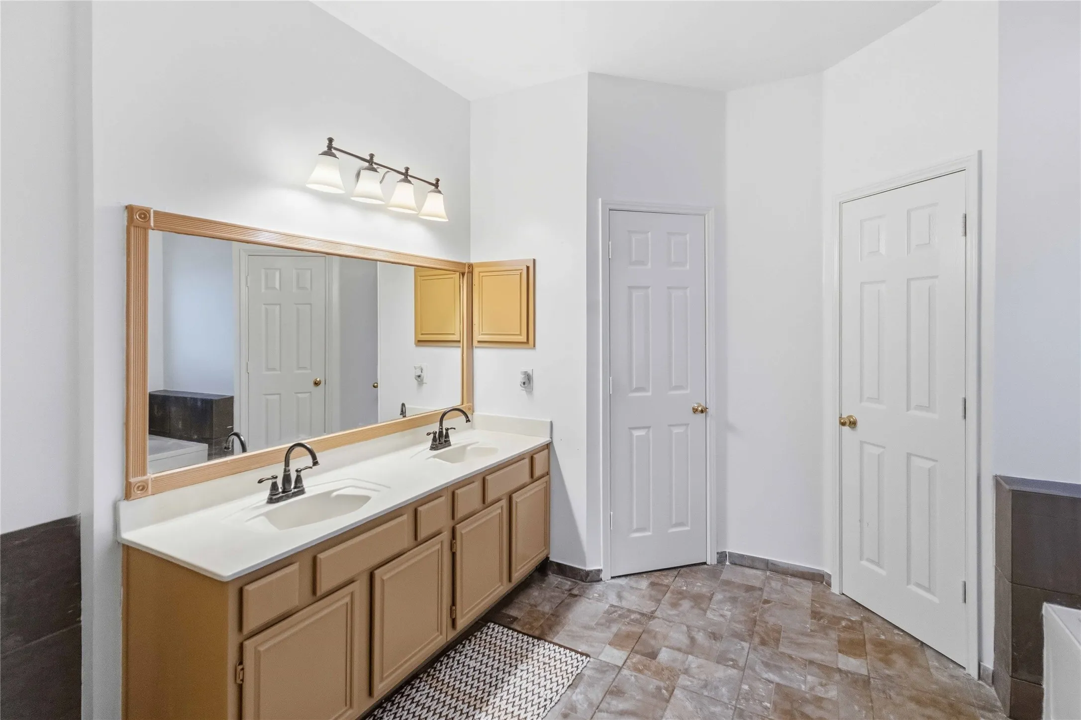 Single Family Residence For Sale in Dallas County , 908 Chauvin Drive, Cedar Hill, Texas 75104, 4 Bedroom, 3 Bathroom, 2 Garage spaces, 2,248 Sqft, built in 1993, mls#21338885, Real Estate Agent in Cedar Hill, Homes For Sale in Dallas county, Homes For Sale in Cedar Hill, Realtor in Cedar Hill Texas, Real Estate Brokerage Independent Realty Texas, Luminita Cordes Realtor