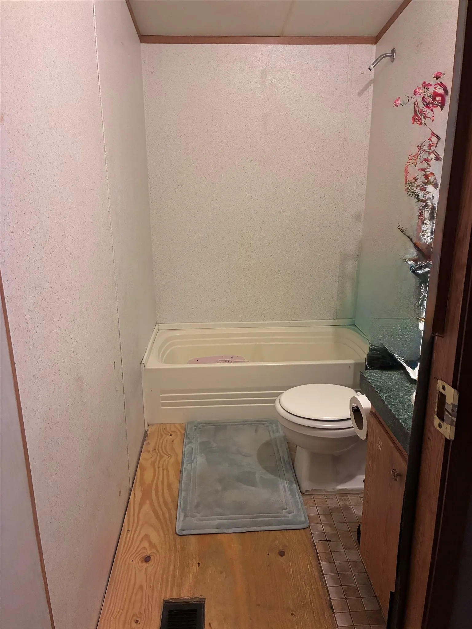 Mobile Home For Sale in Collin County , 18837 Mona Drive, Nevada, Texas 75173, 5 Bedroom, 2 Bathroom, Garage spaces, 2,016 Sqft, built in 2000, mls#21335732, Real Estate Agent in Nevada, Homes For Sale in Collin county, Homes For Sale in Nevada, Realtor in Nevada Texas, Real Estate Brokerage Independent Realty Texas, Luminita Cordes Realtor
