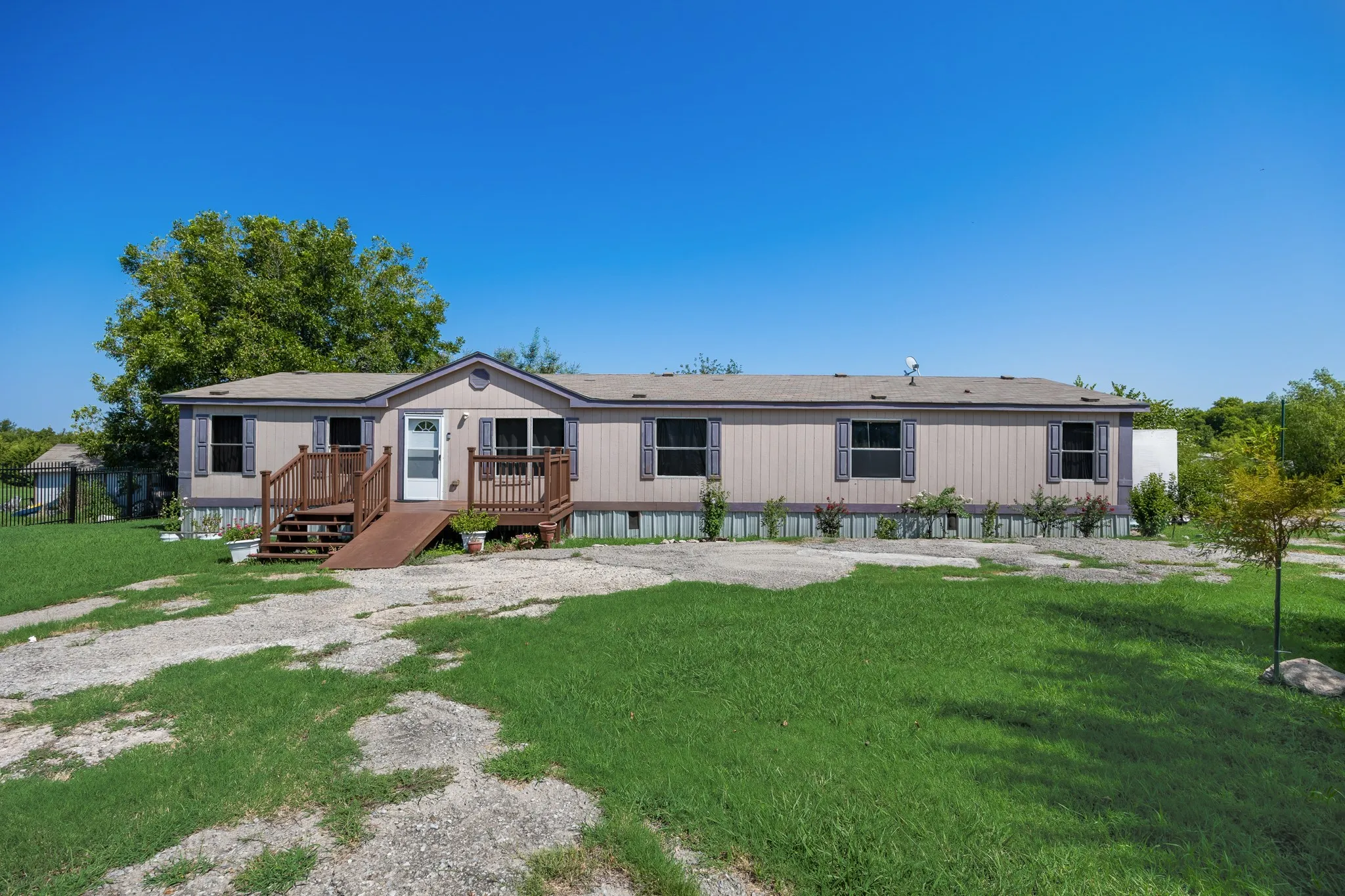 Mobile Home For Sale in Collin County , 18837 Mona Drive, Nevada, Texas 75173, 5 Bedroom, 2 Bathroom, Garage spaces, 2,016 Sqft, built in 2000, mls#21335732, Real Estate Agent in Nevada, Homes For Sale in Collin county, Homes For Sale in Nevada, Realtor in Nevada Texas, Real Estate Brokerage Independent Realty Texas, Luminita Cordes Realtor