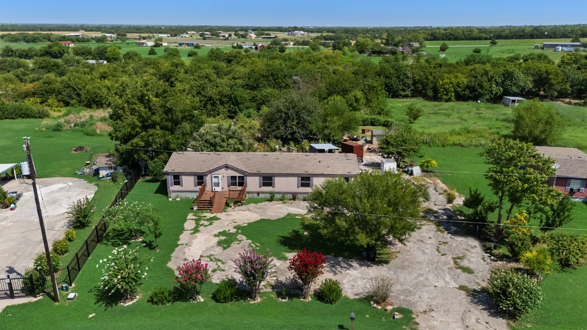 Mobile Home For Sale in Collin County , 18837 Mona Drive, Nevada, Texas 75173, 5 Bedroom, 2 Bathroom, Garage spaces, 2,016 Sqft, built in 2000, mls#21335732, Real Estate Agent in Nevada, Homes For Sale in Collin county, Homes For Sale in Nevada, Realtor in Nevada Texas, Real Estate Brokerage Independent Realty Texas, Luminita Cordes Realtor