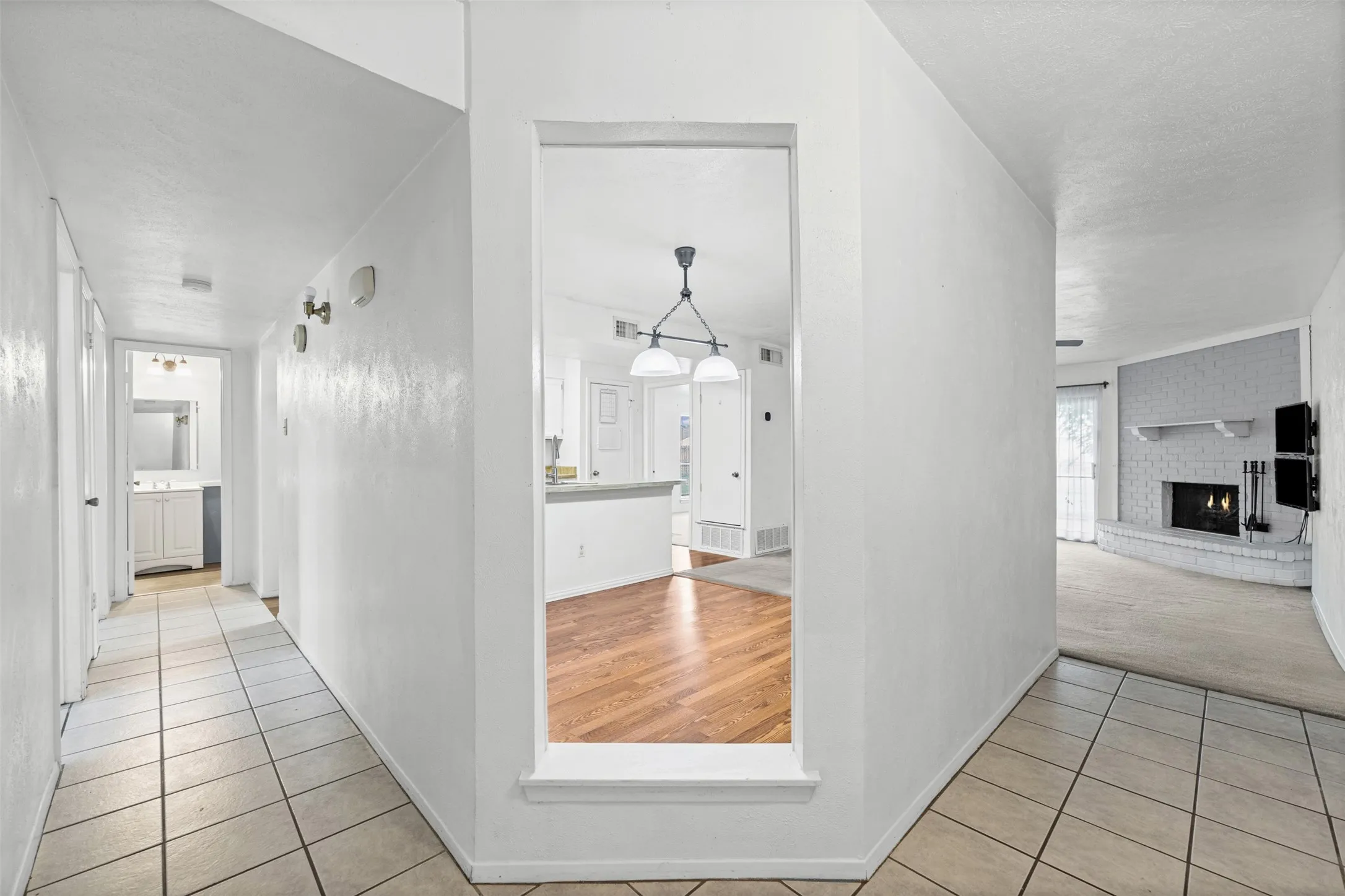 Single Family Residence For Sale in Dallas County , 525 Alva Drive, Grand Prairie, Texas 75052, 3 Bedroom, 2 Bathroom, 2 Garage spaces, 1,269 Sqft, built in 1979, mls#21337849, Real Estate Agent in Grand Prairie, Homes For Sale in Dallas county, Homes For Sale in Grand Prairie, Realtor in Grand Prairie Texas, Real Estate Brokerage Independent Realty Texas, Luminita Cordes Realtor