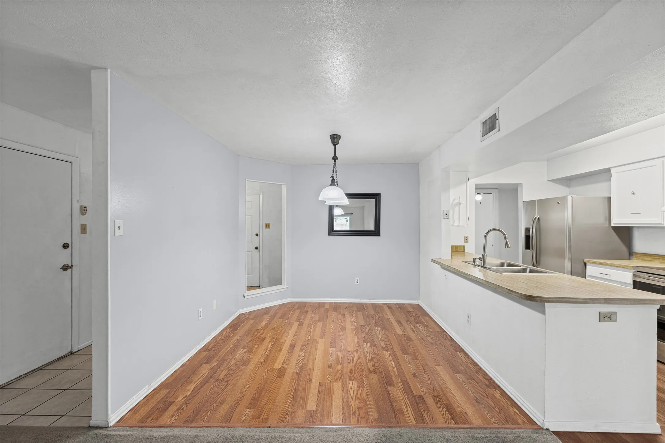 Single Family Residence For Sale in Dallas County , 525 Alva Drive, Grand Prairie, Texas 75052, 3 Bedroom, 2 Bathroom, 2 Garage spaces, 1,269 Sqft, built in 1979, mls#21337849, Real Estate Agent in Grand Prairie, Homes For Sale in Dallas county, Homes For Sale in Grand Prairie, Realtor in Grand Prairie Texas, Real Estate Brokerage Independent Realty Texas, Luminita Cordes Realtor