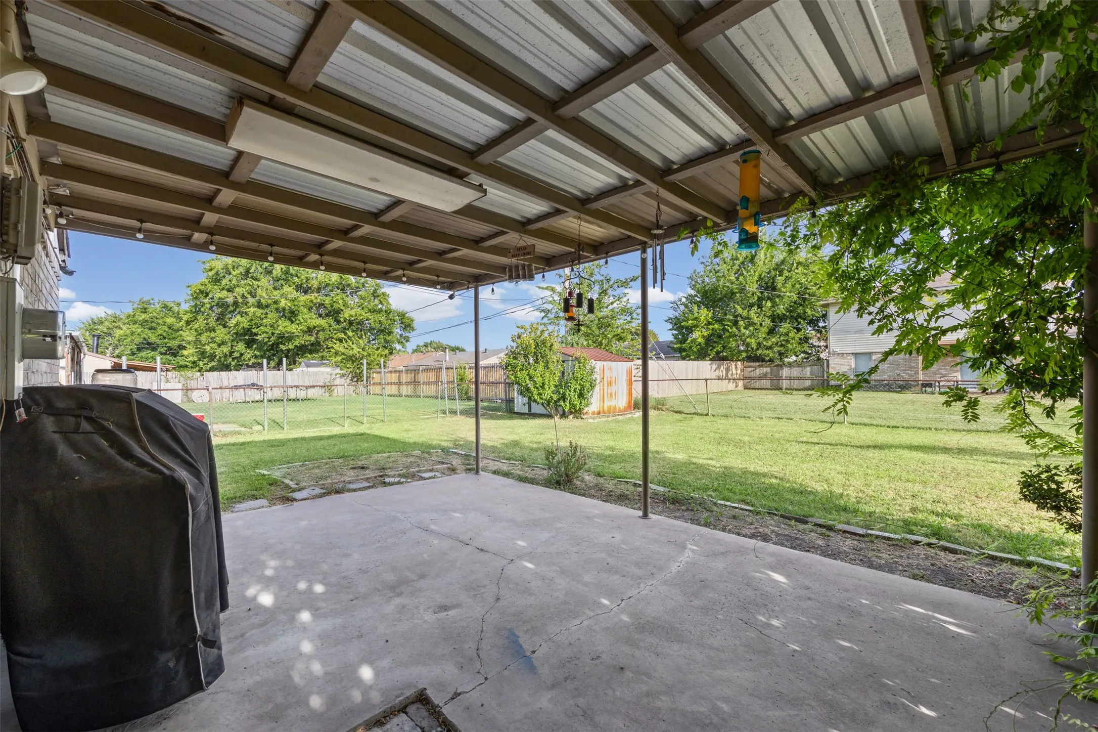 Single Family Residence For Sale in Dallas County , 525 Alva Drive, Grand Prairie, Texas 75052, 3 Bedroom, 2 Bathroom, 2 Garage spaces, 1,269 Sqft, built in 1979, mls#21337849, Real Estate Agent in Grand Prairie, Homes For Sale in Dallas county, Homes For Sale in Grand Prairie, Realtor in Grand Prairie Texas, Real Estate Brokerage Independent Realty Texas, Luminita Cordes Realtor