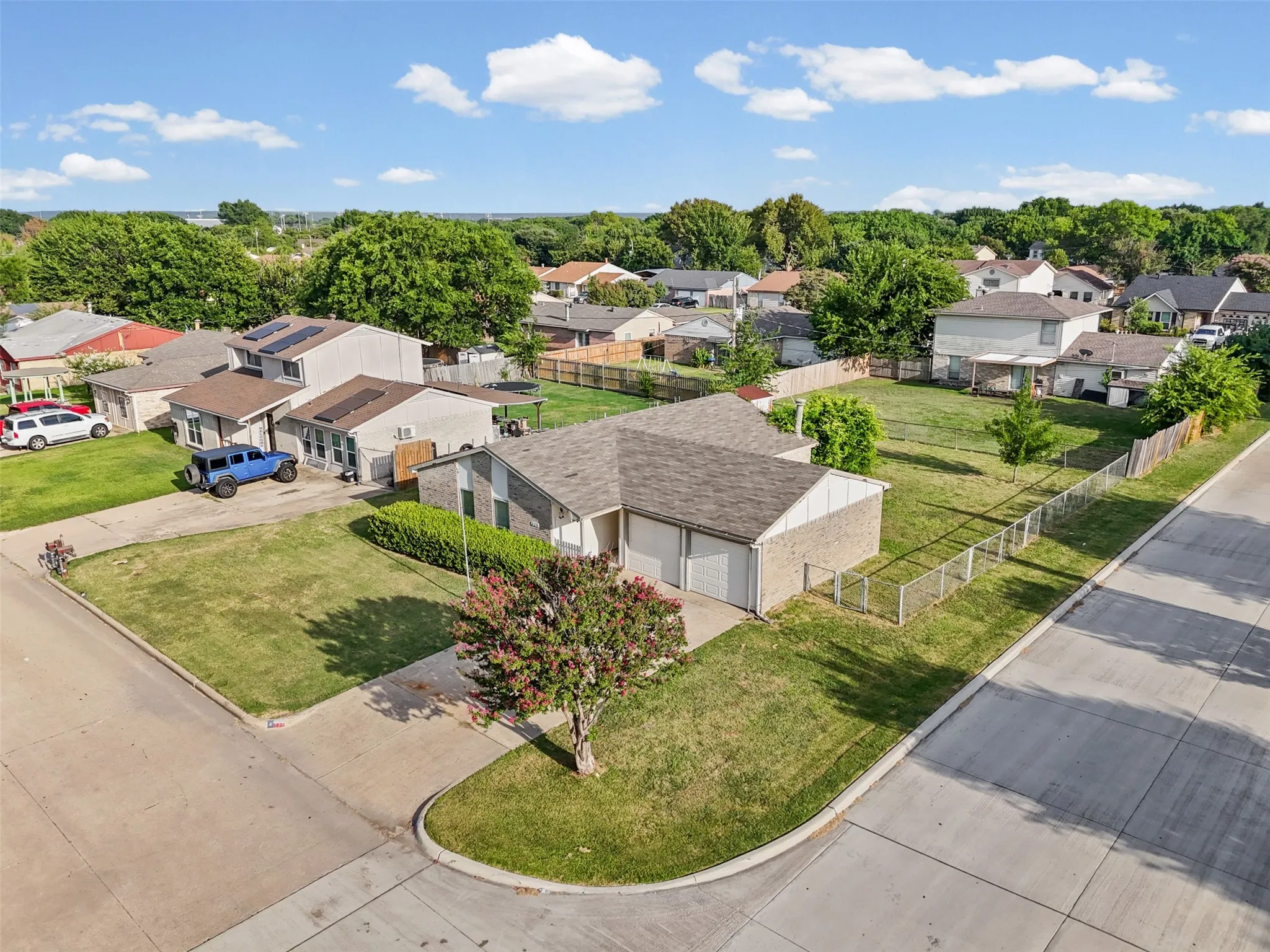 Single Family Residence For Sale in Dallas County , 525 Alva Drive, Grand Prairie, Texas 75052, 3 Bedroom, 2 Bathroom, 2 Garage spaces, 1,269 Sqft, built in 1979, mls#21337849, Real Estate Agent in Grand Prairie, Homes For Sale in Dallas county, Homes For Sale in Grand Prairie, Realtor in Grand Prairie Texas, Real Estate Brokerage Independent Realty Texas, Luminita Cordes Realtor