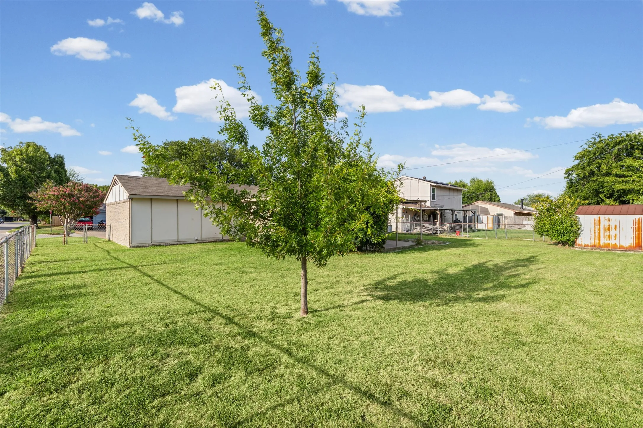 Single Family Residence For Sale in Dallas County , 525 Alva Drive, Grand Prairie, Texas 75052, 3 Bedroom, 2 Bathroom, 2 Garage spaces, 1,269 Sqft, built in 1979, mls#21337849, Real Estate Agent in Grand Prairie, Homes For Sale in Dallas county, Homes For Sale in Grand Prairie, Realtor in Grand Prairie Texas, Real Estate Brokerage Independent Realty Texas, Luminita Cordes Realtor