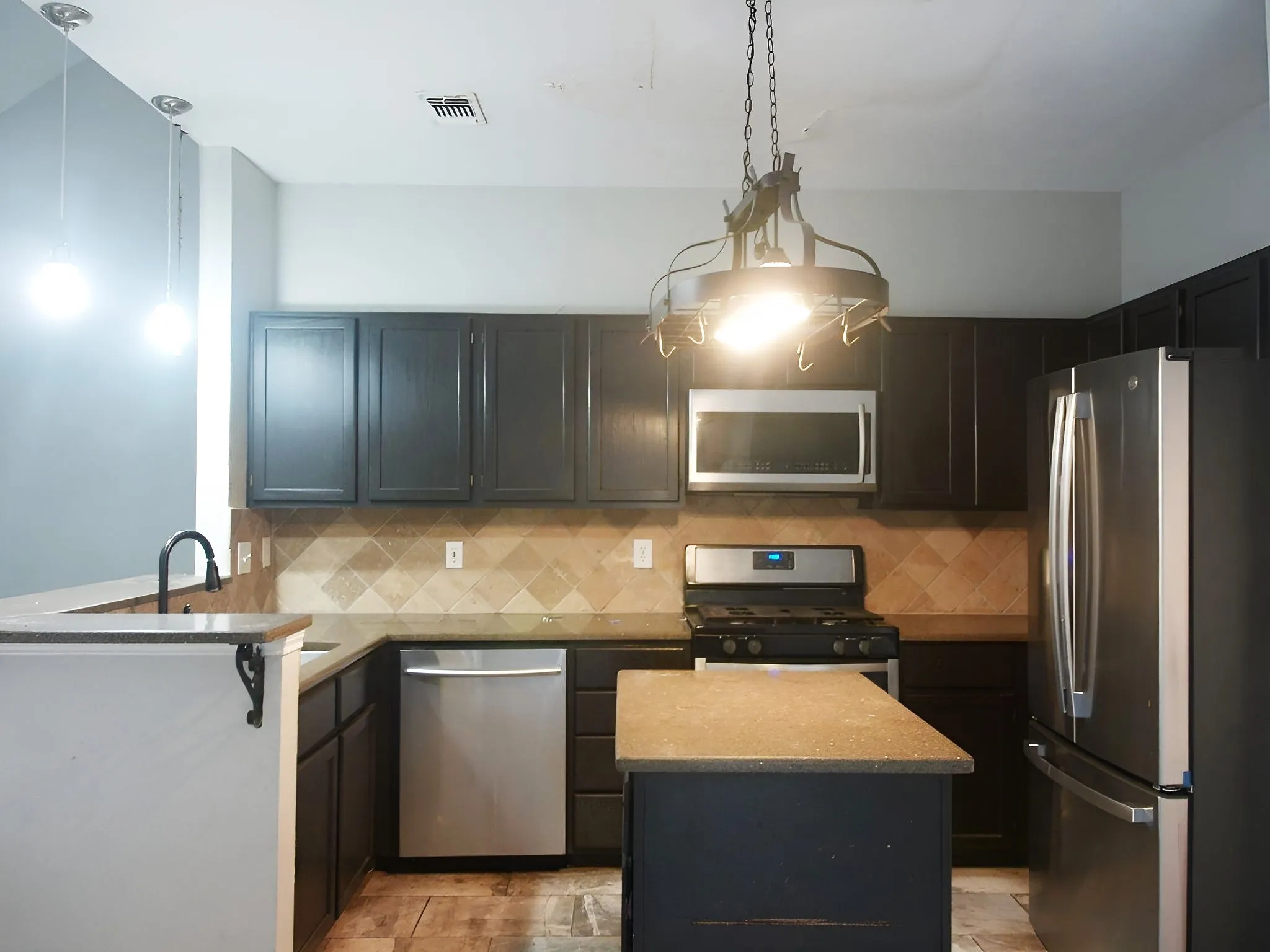 Single Family Residence For Sale in Tarrant County , 7433 Buckskin Court, Fort Worth, Texas 76137, 4 Bedroom, 3 Bathroom, 2 Garage spaces, 2,080 Sqft, built in 1994, mls#21339871, Real Estate Agent in Fort Worth, Homes For Sale in Tarrant county, Homes For Sale in Fort Worth, Realtor in Fort Worth Texas, Real Estate Brokerage Independent Realty Texas, Luminita Cordes Realtor