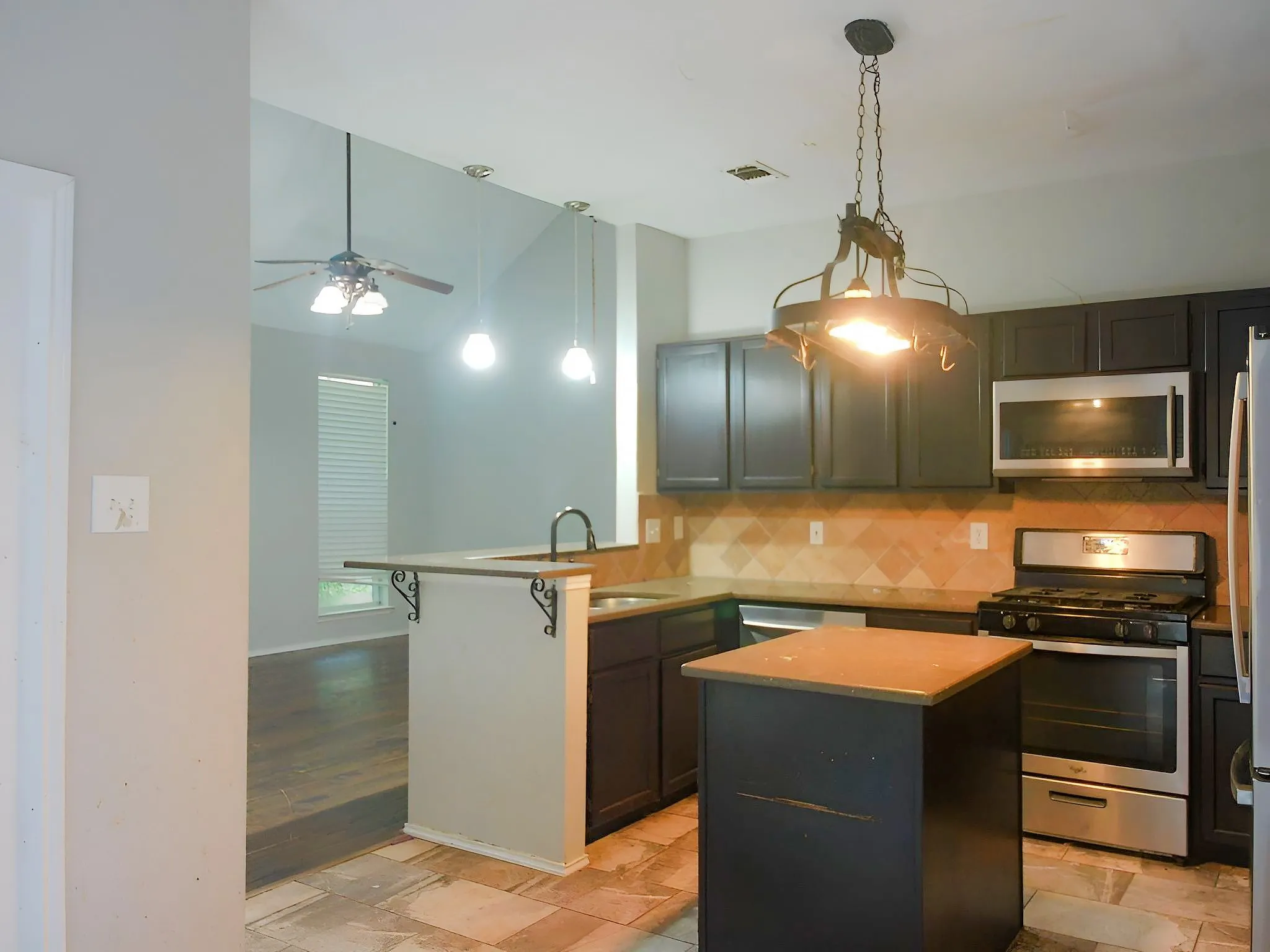 Single Family Residence For Sale in Tarrant County , 7433 Buckskin Court, Fort Worth, Texas 76137, 4 Bedroom, 3 Bathroom, 2 Garage spaces, 2,080 Sqft, built in 1994, mls#21339871, Real Estate Agent in Fort Worth, Homes For Sale in Tarrant county, Homes For Sale in Fort Worth, Realtor in Fort Worth Texas, Real Estate Brokerage Independent Realty Texas, Luminita Cordes Realtor