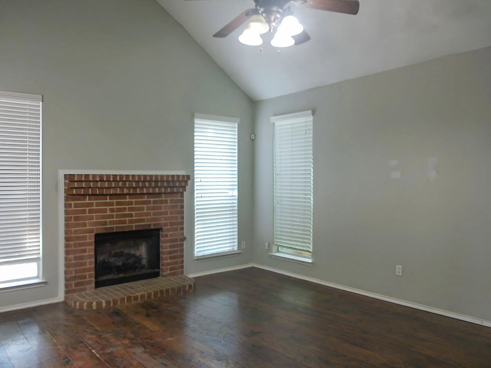 Single Family Residence For Sale in Tarrant County , 7433 Buckskin Court, Fort Worth, Texas 76137, 4 Bedroom, 3 Bathroom, 2 Garage spaces, 2,080 Sqft, built in 1994, mls#21339871, Real Estate Agent in Fort Worth, Homes For Sale in Tarrant county, Homes For Sale in Fort Worth, Realtor in Fort Worth Texas, Real Estate Brokerage Independent Realty Texas, Luminita Cordes Realtor