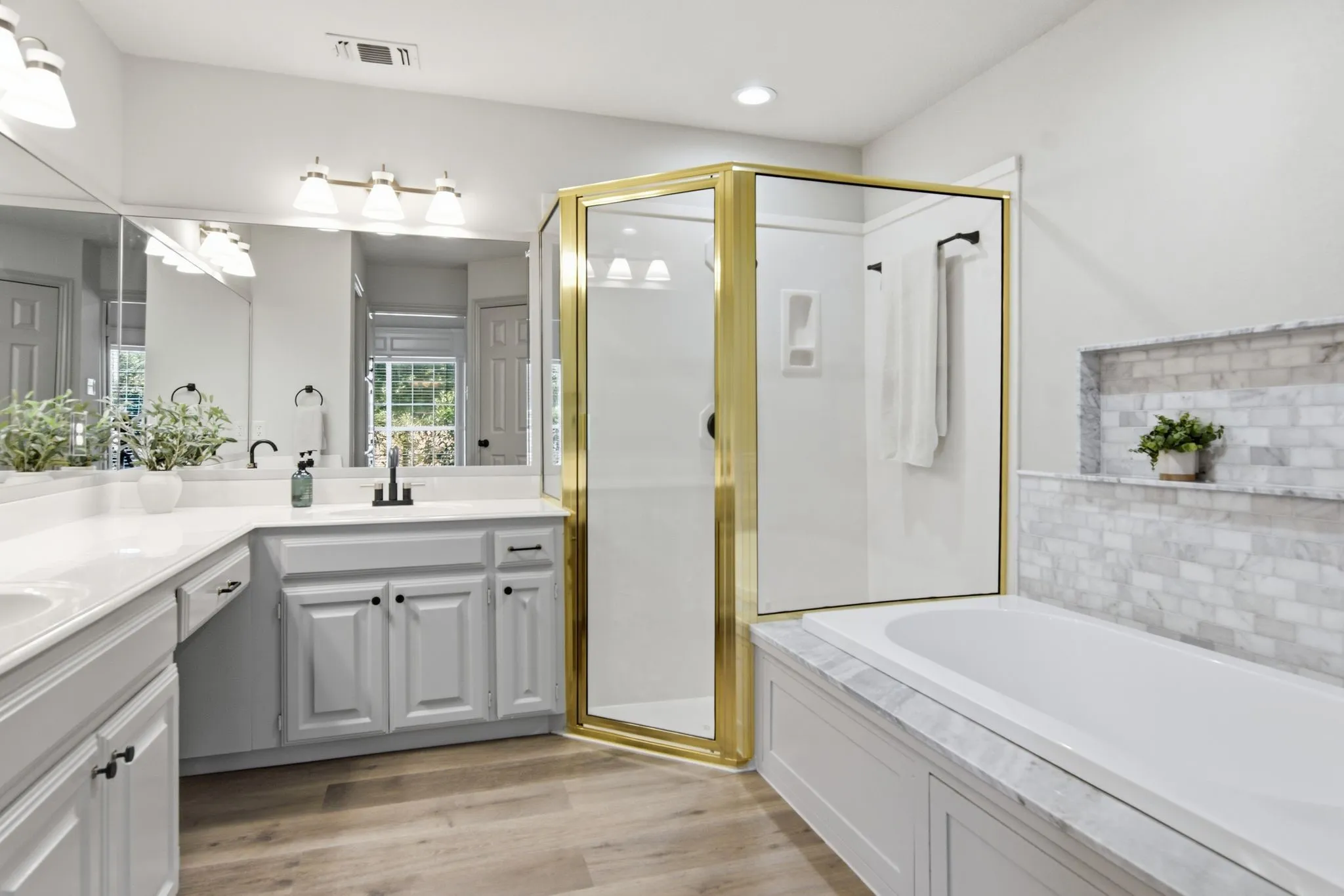 Single Family Residence For Sale in Tarrant County , 2929 Everest Drive, Bedford, Texas 76021, 3 Bedroom, 2 Bathroom, 2 Garage spaces, 1,678 Sqft, built in 1995, mls#21322331, Real Estate Agent in Bedford, Homes For Sale in Tarrant county, Homes For Sale in Bedford, Realtor in Bedford Texas, Real Estate Brokerage Independent Realty Texas, Luminita Cordes Realtor