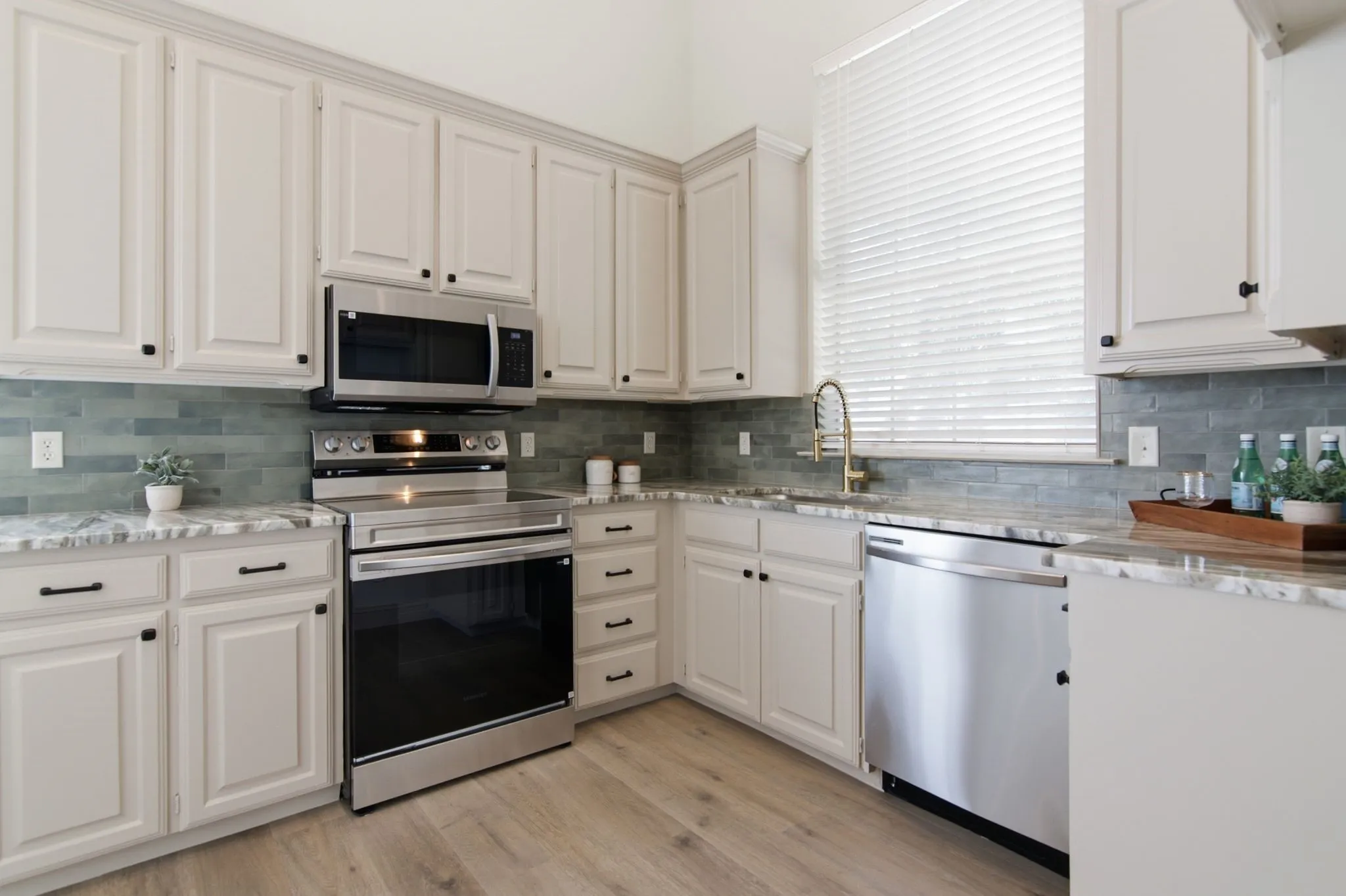 Single Family Residence For Sale in Tarrant County , 2929 Everest Drive, Bedford, Texas 76021, 3 Bedroom, 2 Bathroom, 2 Garage spaces, 1,678 Sqft, built in 1995, mls#21322331, Real Estate Agent in Bedford, Homes For Sale in Tarrant county, Homes For Sale in Bedford, Realtor in Bedford Texas, Real Estate Brokerage Independent Realty Texas, Luminita Cordes Realtor