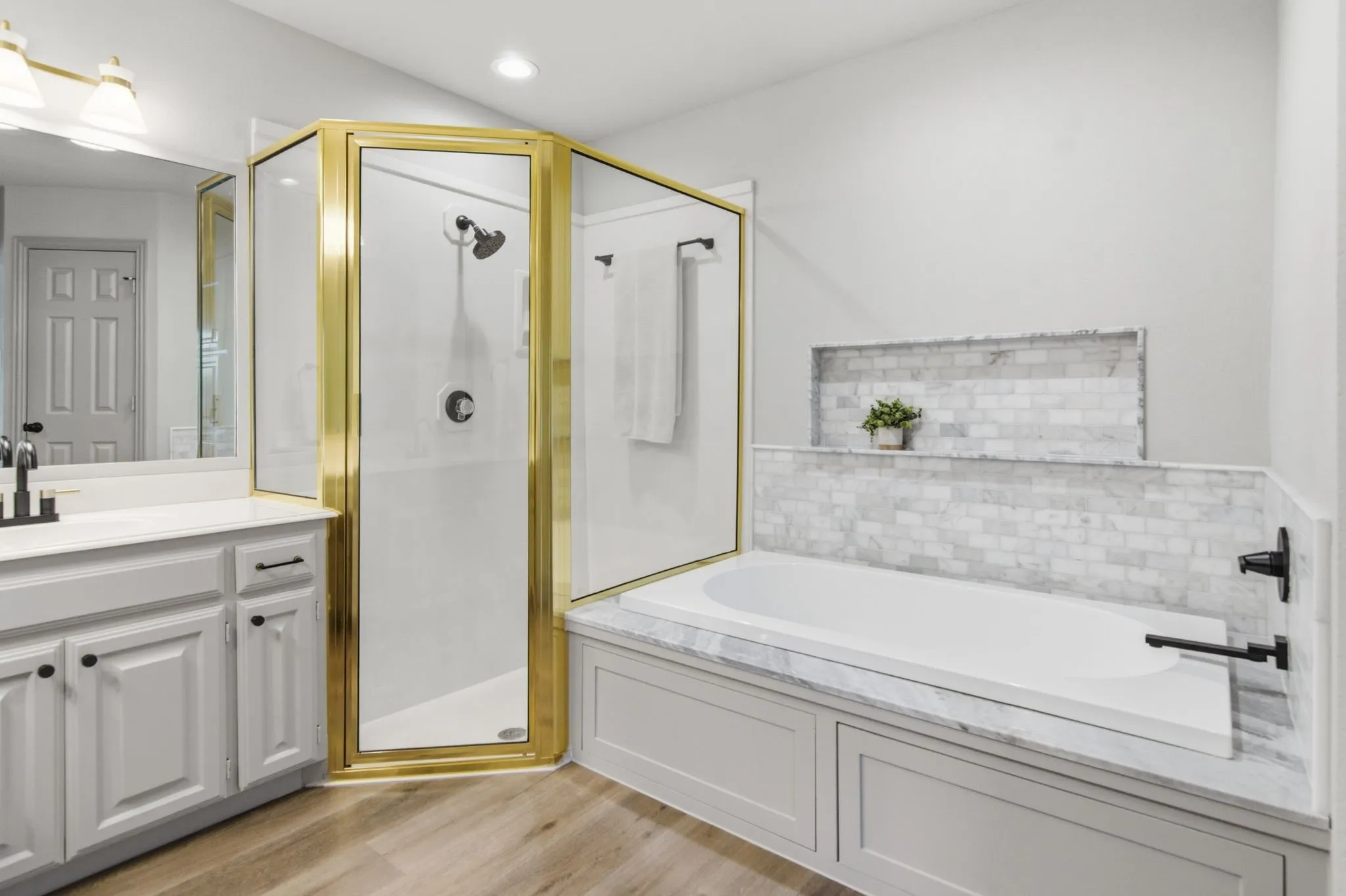Single Family Residence For Sale in Tarrant County , 2929 Everest Drive, Bedford, Texas 76021, 3 Bedroom, 2 Bathroom, 2 Garage spaces, 1,678 Sqft, built in 1995, mls#21322331, Real Estate Agent in Bedford, Homes For Sale in Tarrant county, Homes For Sale in Bedford, Realtor in Bedford Texas, Real Estate Brokerage Independent Realty Texas, Luminita Cordes Realtor