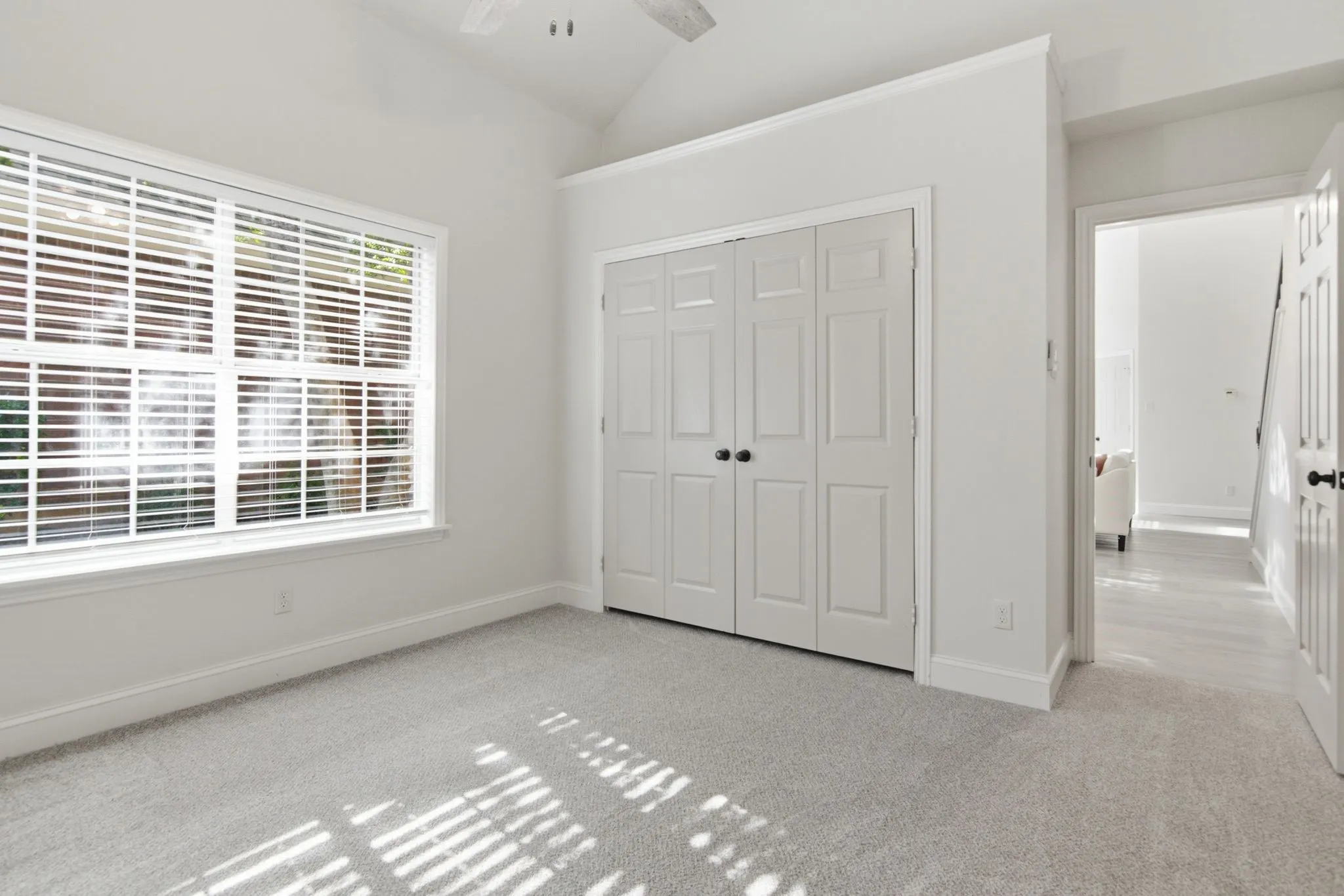 Single Family Residence For Sale in Tarrant County , 2929 Everest Drive, Bedford, Texas 76021, 3 Bedroom, 2 Bathroom, 2 Garage spaces, 1,678 Sqft, built in 1995, mls#21322331, Real Estate Agent in Bedford, Homes For Sale in Tarrant county, Homes For Sale in Bedford, Realtor in Bedford Texas, Real Estate Brokerage Independent Realty Texas, Luminita Cordes Realtor