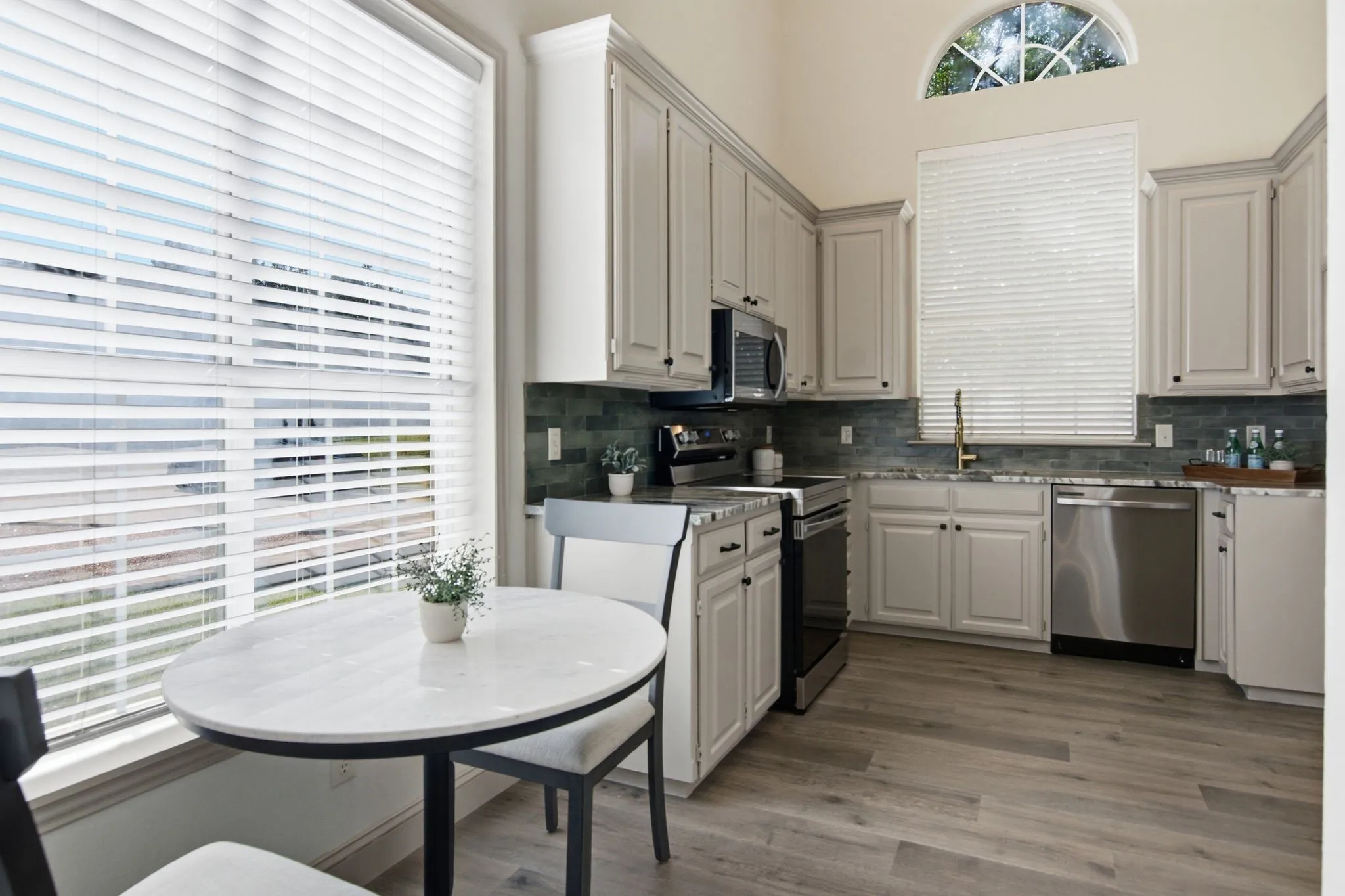 Single Family Residence For Sale in Tarrant County , 2929 Everest Drive, Bedford, Texas 76021, 3 Bedroom, 2 Bathroom, 2 Garage spaces, 1,678 Sqft, built in 1995, mls#21322331, Real Estate Agent in Bedford, Homes For Sale in Tarrant county, Homes For Sale in Bedford, Realtor in Bedford Texas, Real Estate Brokerage Independent Realty Texas, Luminita Cordes Realtor