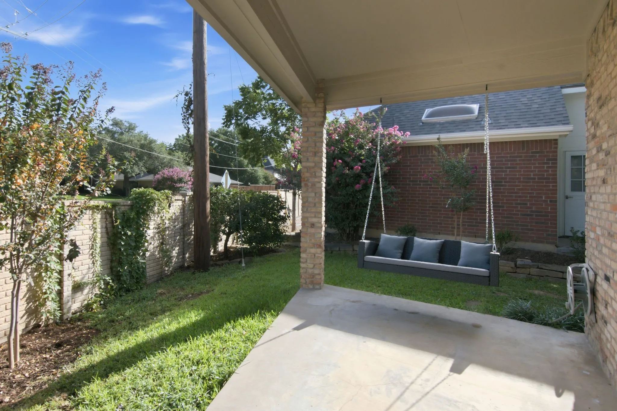 Single Family Residence For Sale in Tarrant County , 2929 Everest Drive, Bedford, Texas 76021, 3 Bedroom, 2 Bathroom, 2 Garage spaces, 1,678 Sqft, built in 1995, mls#21322331, Real Estate Agent in Bedford, Homes For Sale in Tarrant county, Homes For Sale in Bedford, Realtor in Bedford Texas, Real Estate Brokerage Independent Realty Texas, Luminita Cordes Realtor