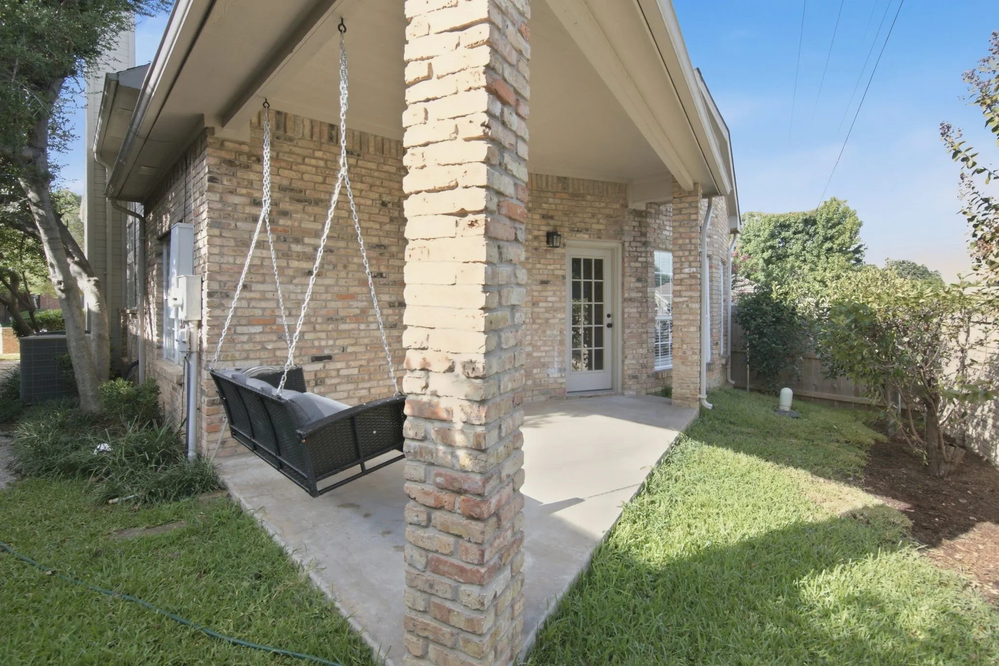 Single Family Residence For Sale in Tarrant County , 2929 Everest Drive, Bedford, Texas 76021, 3 Bedroom, 2 Bathroom, 2 Garage spaces, 1,678 Sqft, built in 1995, mls#21322331, Real Estate Agent in Bedford, Homes For Sale in Tarrant county, Homes For Sale in Bedford, Realtor in Bedford Texas, Real Estate Brokerage Independent Realty Texas, Luminita Cordes Realtor