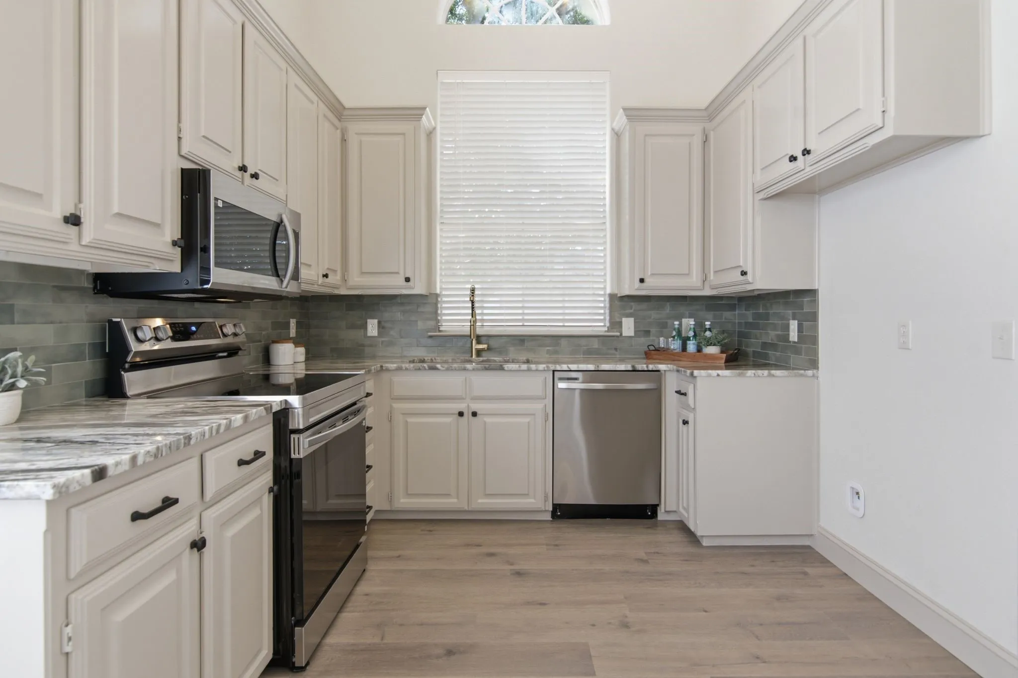 Single Family Residence For Sale in Tarrant County , 2929 Everest Drive, Bedford, Texas 76021, 3 Bedroom, 2 Bathroom, 2 Garage spaces, 1,678 Sqft, built in 1995, mls#21322331, Real Estate Agent in Bedford, Homes For Sale in Tarrant county, Homes For Sale in Bedford, Realtor in Bedford Texas, Real Estate Brokerage Independent Realty Texas, Luminita Cordes Realtor