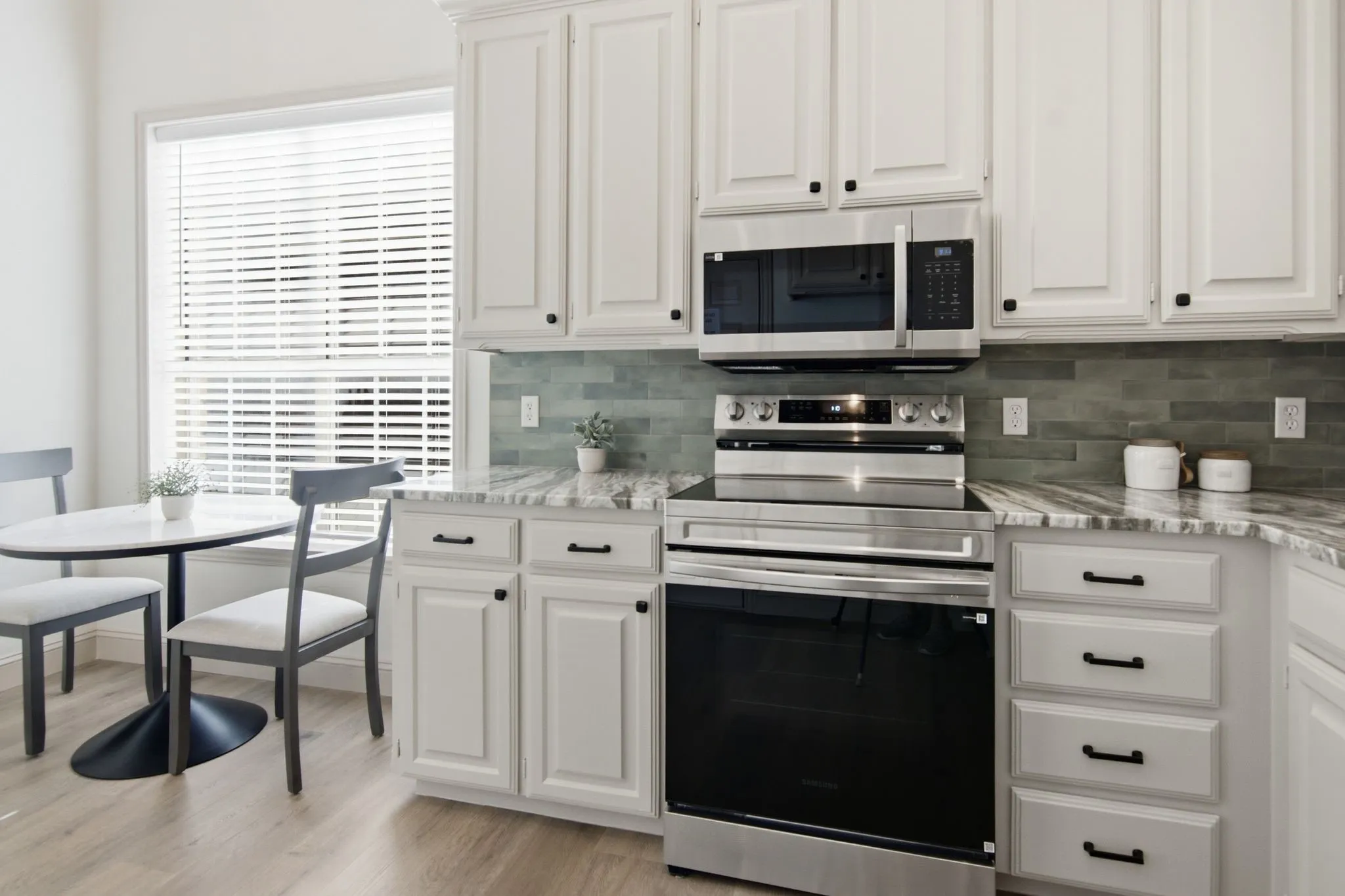 Single Family Residence For Sale in Tarrant County , 2929 Everest Drive, Bedford, Texas 76021, 3 Bedroom, 2 Bathroom, 2 Garage spaces, 1,678 Sqft, built in 1995, mls#21322331, Real Estate Agent in Bedford, Homes For Sale in Tarrant county, Homes For Sale in Bedford, Realtor in Bedford Texas, Real Estate Brokerage Independent Realty Texas, Luminita Cordes Realtor