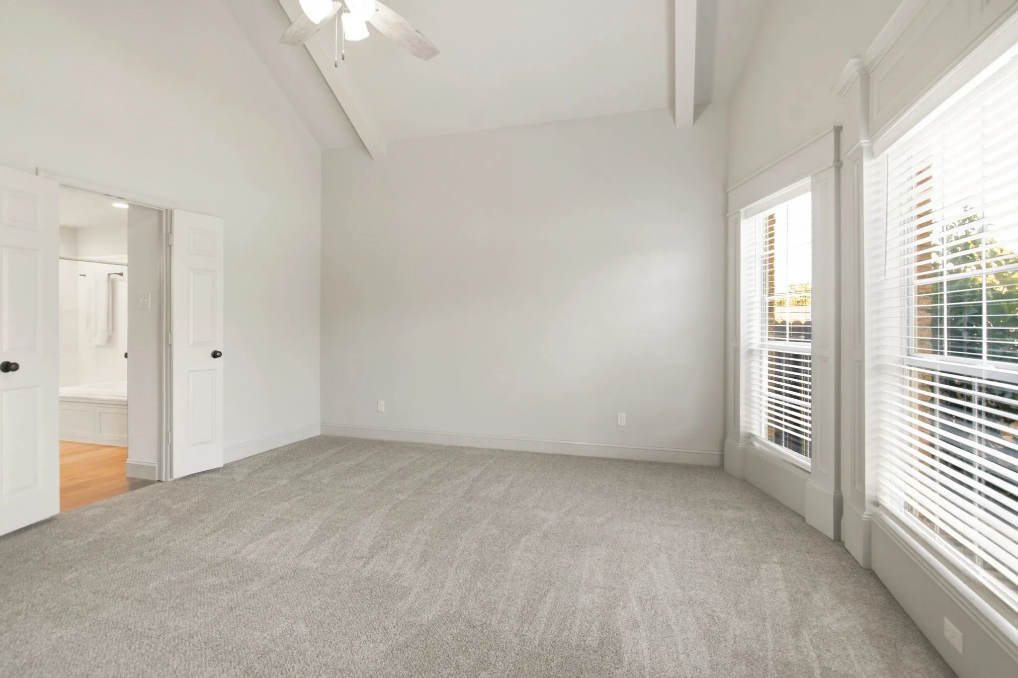 Single Family Residence For Sale in Tarrant County , 2929 Everest Drive, Bedford, Texas 76021, 3 Bedroom, 2 Bathroom, 2 Garage spaces, 1,678 Sqft, built in 1995, mls#21322331, Real Estate Agent in Bedford, Homes For Sale in Tarrant county, Homes For Sale in Bedford, Realtor in Bedford Texas, Real Estate Brokerage Independent Realty Texas, Luminita Cordes Realtor
