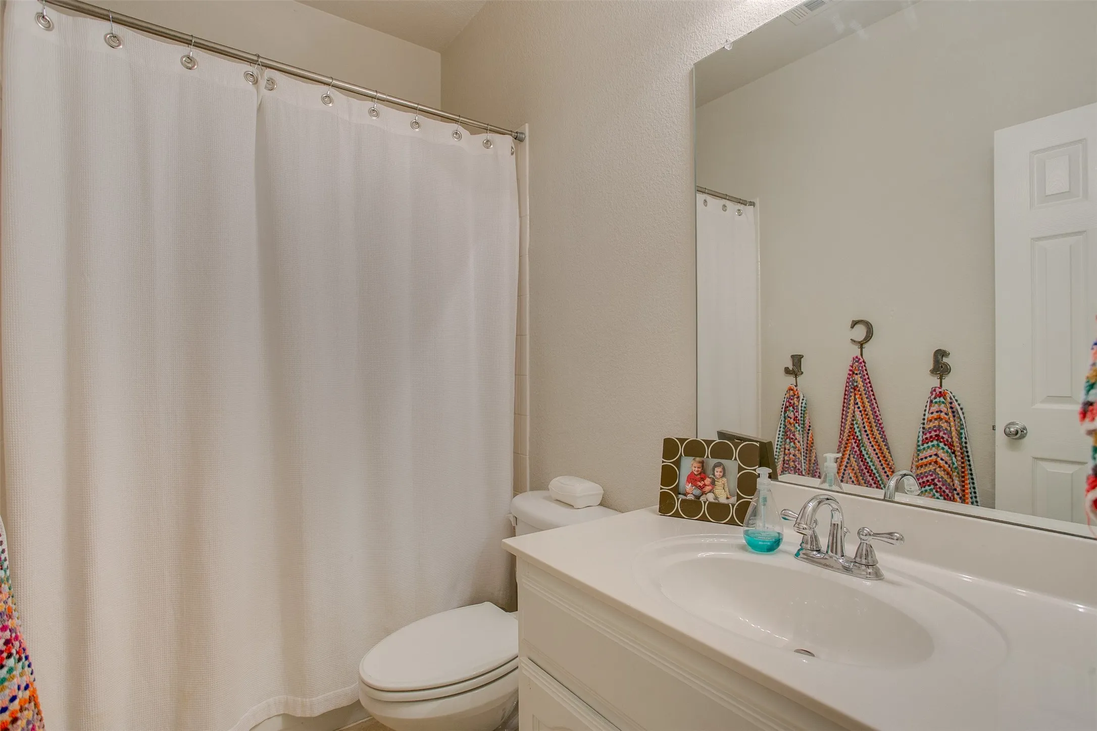 Single Family Residence For Sale in Collin County , 10228 Olivia Drive, Mc Kinney, Texas 75072, 3 Bedroom, 2 Bathroom, 2 Garage spaces, 1,549 Sqft, built in 2005, mls#21292910, Real Estate Agent in Mc Kinney, Homes For Sale in Collin county, Homes For Sale in Mc Kinney, Realtor in Mc Kinney Texas, Real Estate Brokerage Independent Realty Texas, Luminita Cordes Realtor