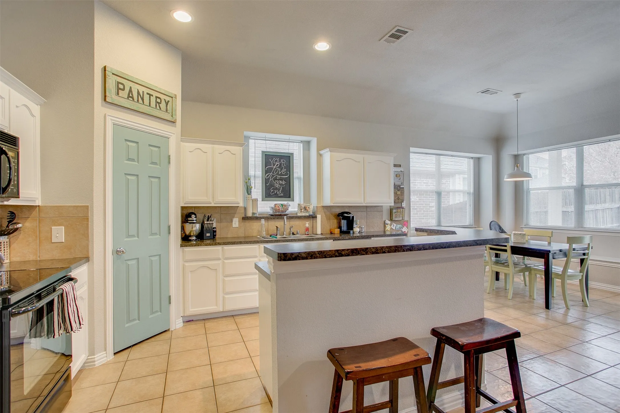 Single Family Residence For Sale in Collin County , 10228 Olivia Drive, Mc Kinney, Texas 75072, 3 Bedroom, 2 Bathroom, 2 Garage spaces, 1,549 Sqft, built in 2005, mls#21292910, Real Estate Agent in Mc Kinney, Homes For Sale in Collin county, Homes For Sale in Mc Kinney, Realtor in Mc Kinney Texas, Real Estate Brokerage Independent Realty Texas, Luminita Cordes Realtor