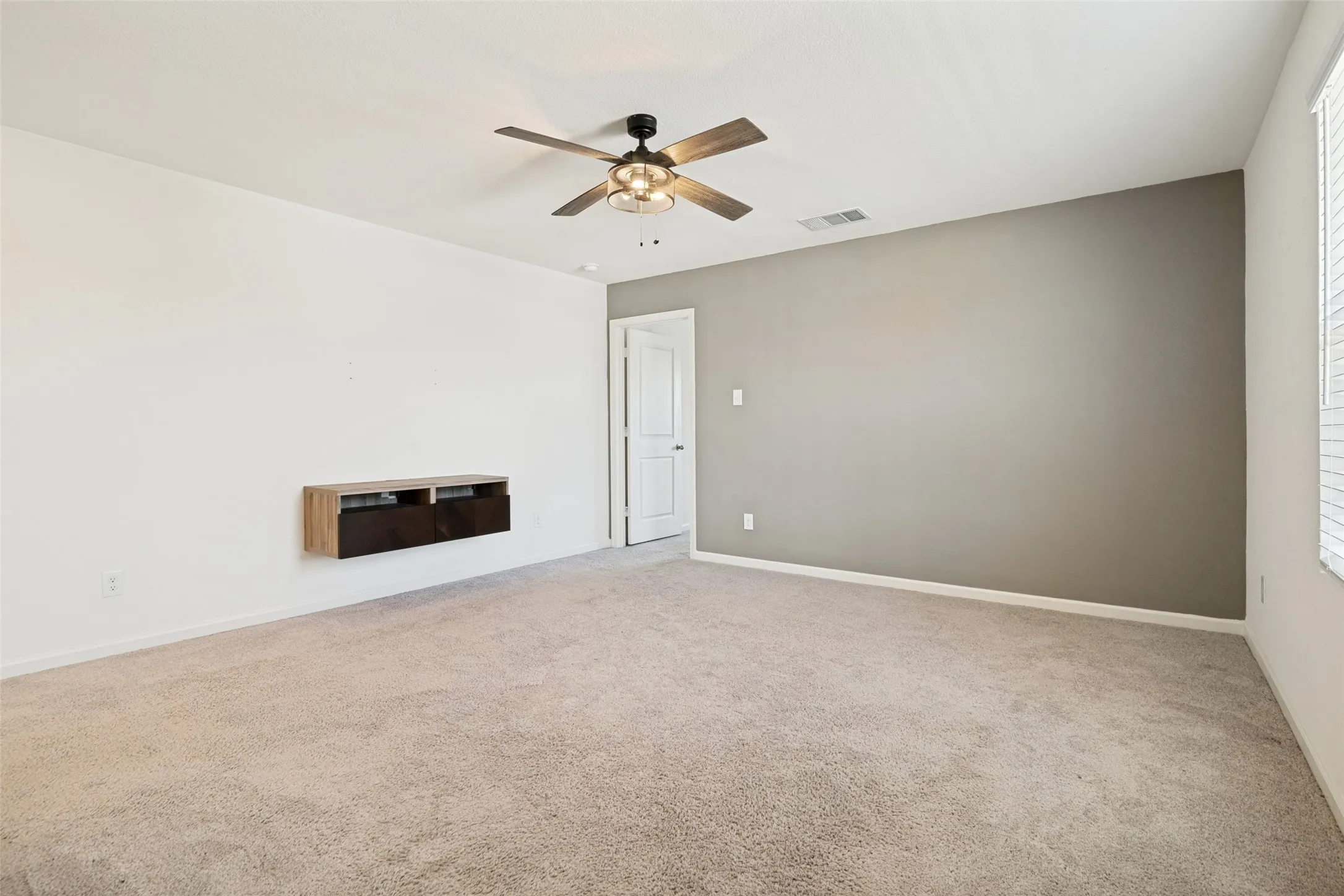 Single Family Residence For Sale in Collin County , 601 Colgate Circle, Princeton, Texas 75407, 5 Bedroom, 3 Bathroom, 2 Garage spaces, 2,616 Sqft, built in 2022, mls#21339075, Real Estate Agent in Princeton, Homes For Sale in Collin county, Homes For Sale in Princeton, Realtor in Princeton Texas, Real Estate Brokerage Independent Realty Texas, Luminita Cordes Realtor