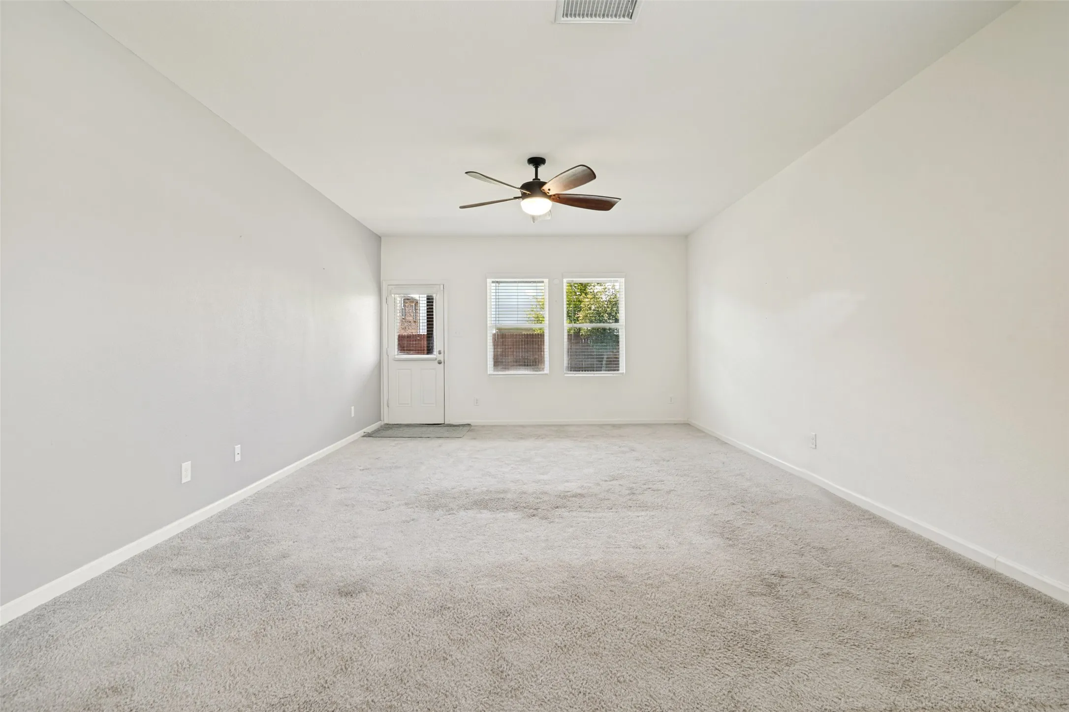 Single Family Residence For Sale in Collin County , 601 Colgate Circle, Princeton, Texas 75407, 5 Bedroom, 3 Bathroom, 2 Garage spaces, 2,616 Sqft, built in 2022, mls#21339075, Real Estate Agent in Princeton, Homes For Sale in Collin county, Homes For Sale in Princeton, Realtor in Princeton Texas, Real Estate Brokerage Independent Realty Texas, Luminita Cordes Realtor