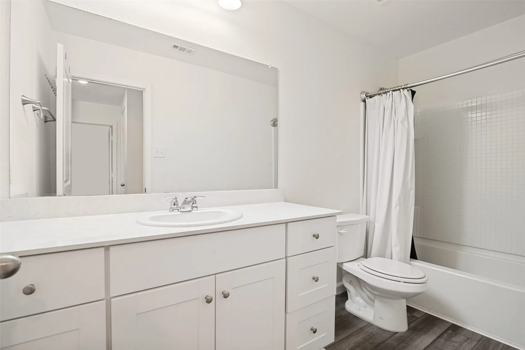 Single Family Residence For Sale in Collin County , 601 Colgate Circle, Princeton, Texas 75407, 5 Bedroom, 3 Bathroom, 2 Garage spaces, 2,616 Sqft, built in 2022, mls#21339075, Real Estate Agent in Princeton, Homes For Sale in Collin county, Homes For Sale in Princeton, Realtor in Princeton Texas, Real Estate Brokerage Independent Realty Texas, Luminita Cordes Realtor