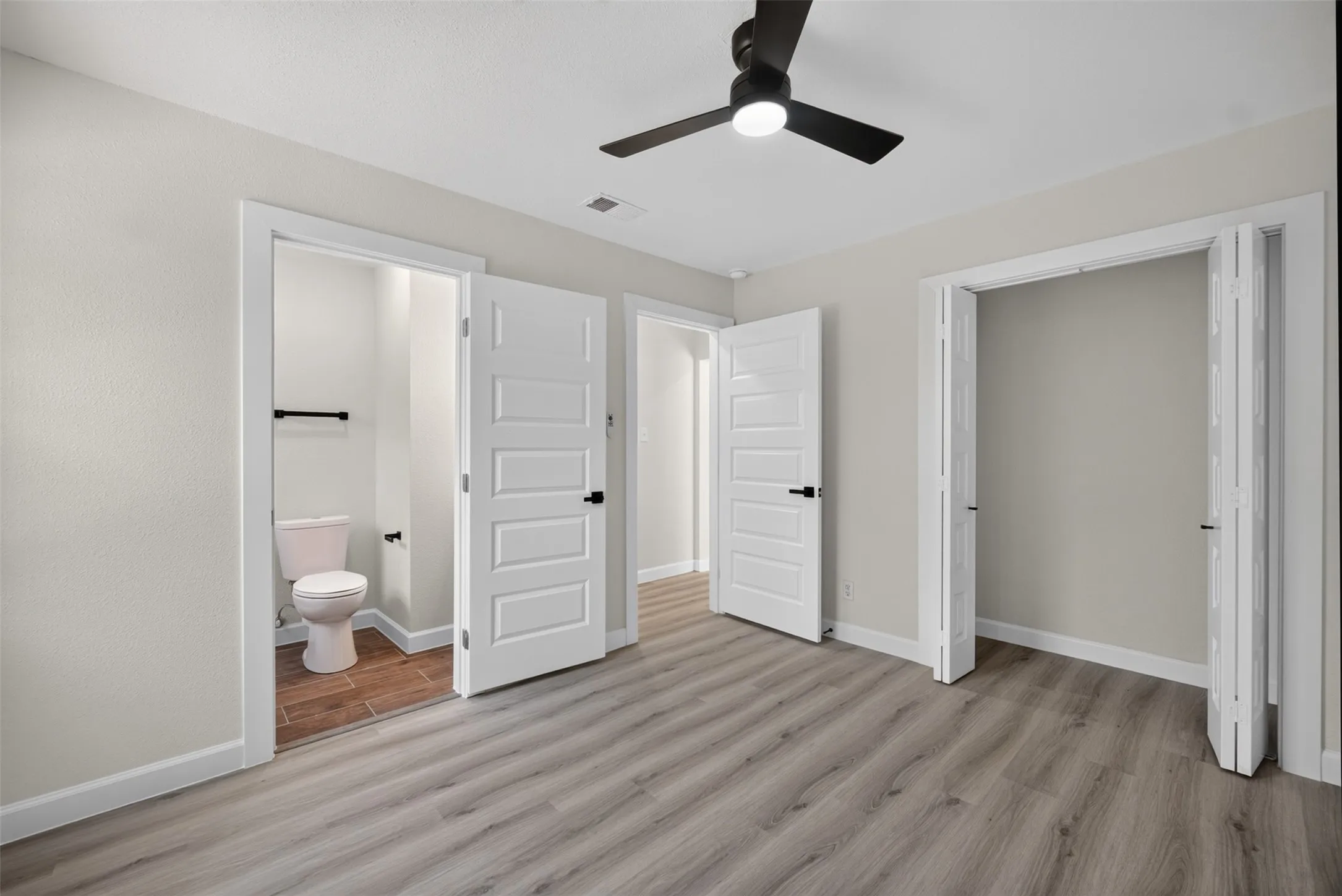 Single Family Residence For Sale in Dallas County , 505 Pleasant Valley Road, Garland, Texas 75040, 3 Bedroom, 3 Bathroom, 2 Garage spaces, 1,315 Sqft, built in 1960, mls#21339503, Real Estate Agent in Garland, Homes For Sale in Dallas county, Homes For Sale in Garland, Realtor in Garland Texas, Real Estate Brokerage Independent Realty Texas, Luminita Cordes Realtor