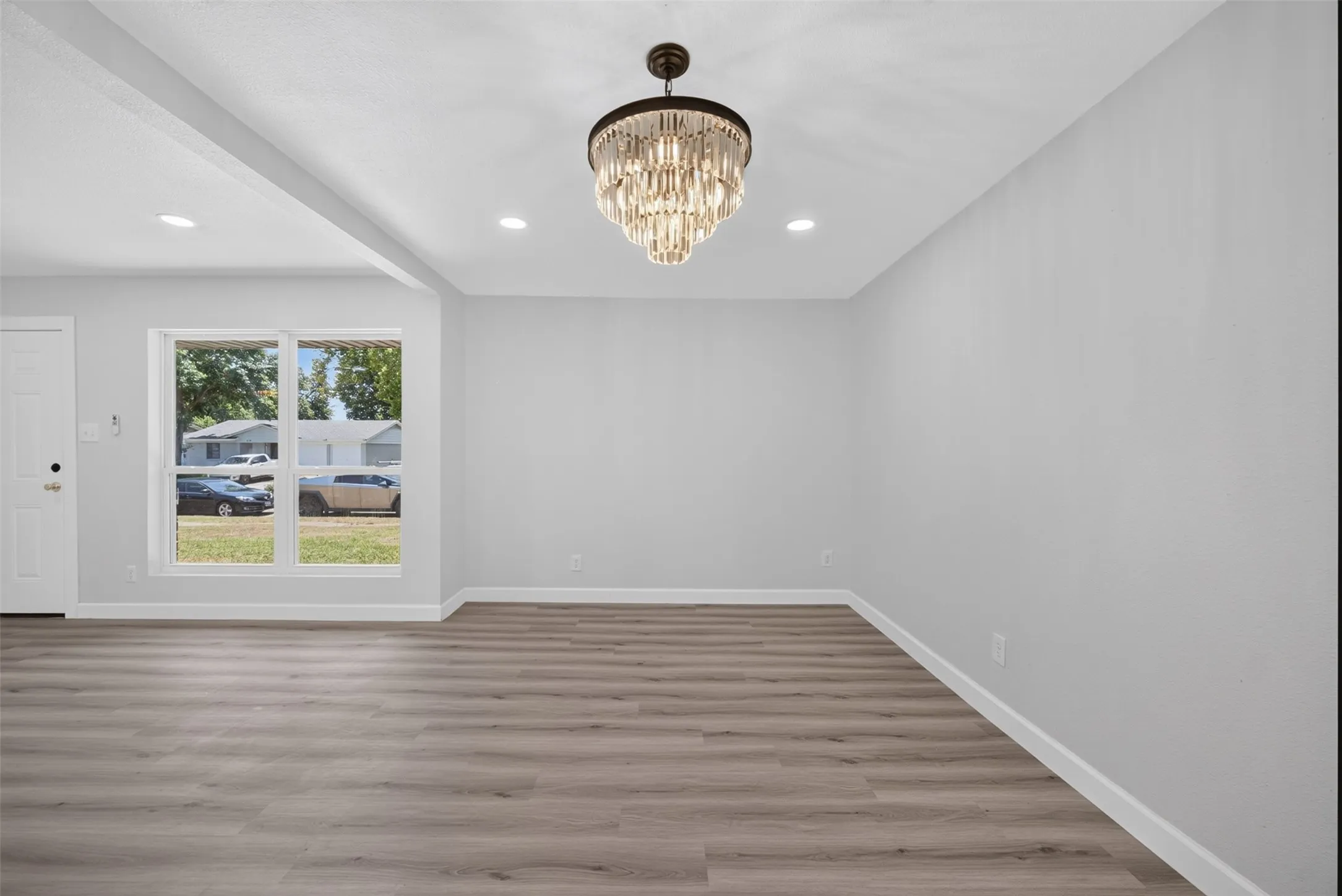 Single Family Residence For Sale in Dallas County , 505 Pleasant Valley Road, Garland, Texas 75040, 3 Bedroom, 3 Bathroom, 2 Garage spaces, 1,315 Sqft, built in 1960, mls#21339503, Real Estate Agent in Garland, Homes For Sale in Dallas county, Homes For Sale in Garland, Realtor in Garland Texas, Real Estate Brokerage Independent Realty Texas, Luminita Cordes Realtor