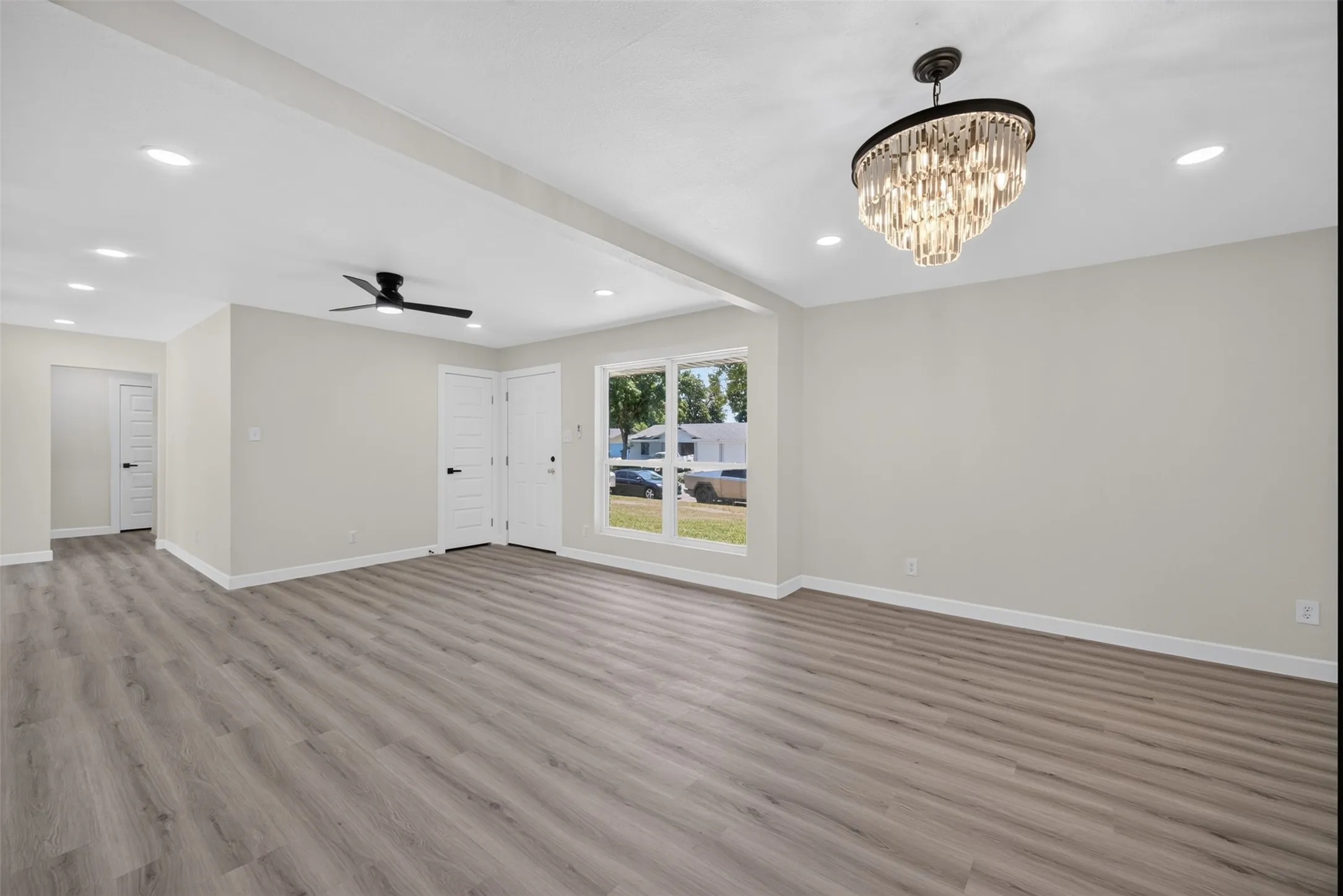 Single Family Residence For Sale in Dallas County , 505 Pleasant Valley Road, Garland, Texas 75040, 3 Bedroom, 3 Bathroom, 2 Garage spaces, 1,315 Sqft, built in 1960, mls#21339503, Real Estate Agent in Garland, Homes For Sale in Dallas county, Homes For Sale in Garland, Realtor in Garland Texas, Real Estate Brokerage Independent Realty Texas, Luminita Cordes Realtor