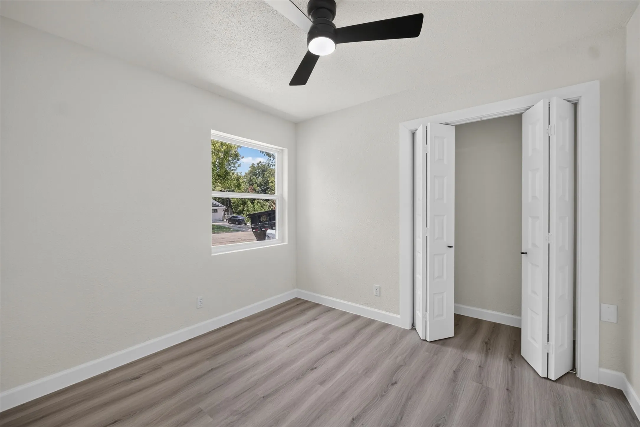 Single Family Residence For Sale in Dallas County , 505 Pleasant Valley Road, Garland, Texas 75040, 3 Bedroom, 3 Bathroom, 2 Garage spaces, 1,315 Sqft, built in 1960, mls#21339503, Real Estate Agent in Garland, Homes For Sale in Dallas county, Homes For Sale in Garland, Realtor in Garland Texas, Real Estate Brokerage Independent Realty Texas, Luminita Cordes Realtor