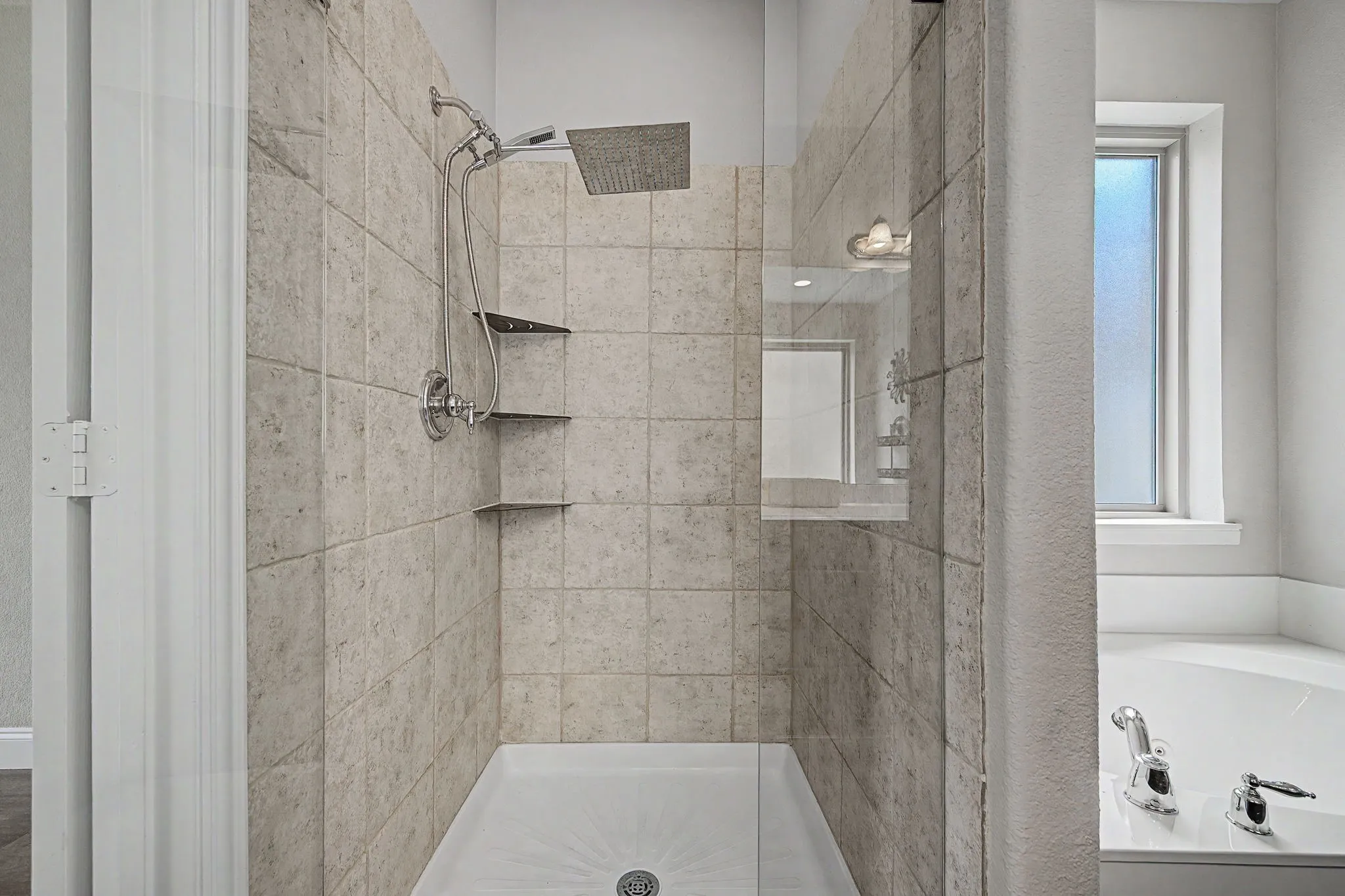 Large Walk in Tiled shower with dual shower heads