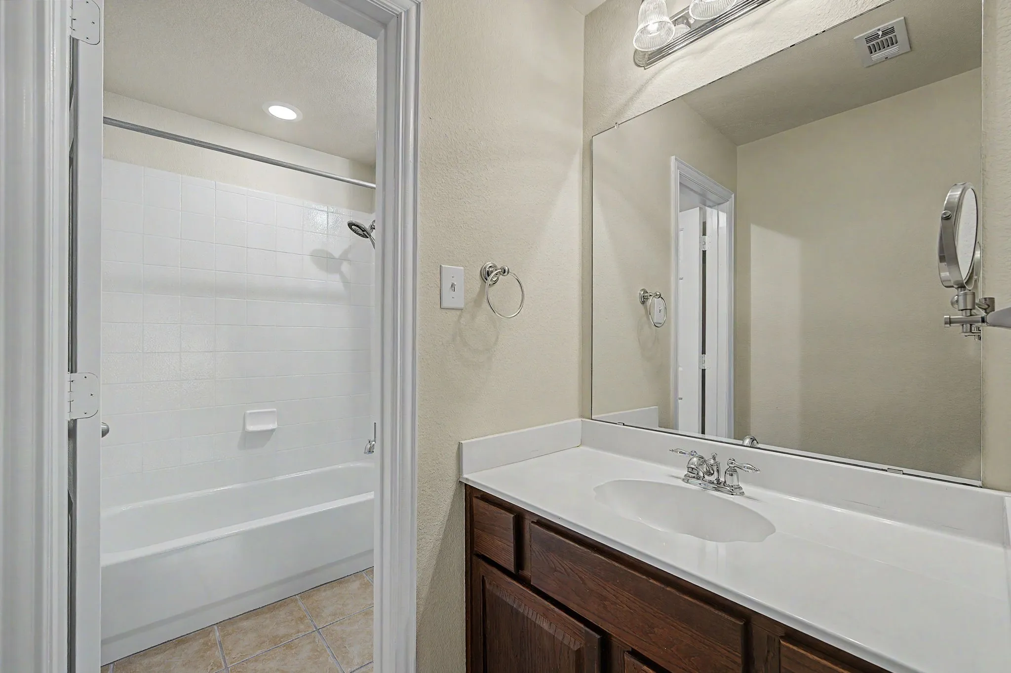 Single Family Residence For Sale in Rockwall County , 518 Collins Lane, Fate, Texas 75087, 4 Bedroom, 4 Bathroom, 2 Garage spaces, 3,374 Sqft, built in 2005, mls#21335588, Real Estate Agent in Fate, Homes For Sale in Rockwall county, Homes For Sale in Fate, Realtor in Fate Texas, Real Estate Brokerage Independent Realty Texas, Luminita Cordes Realtor