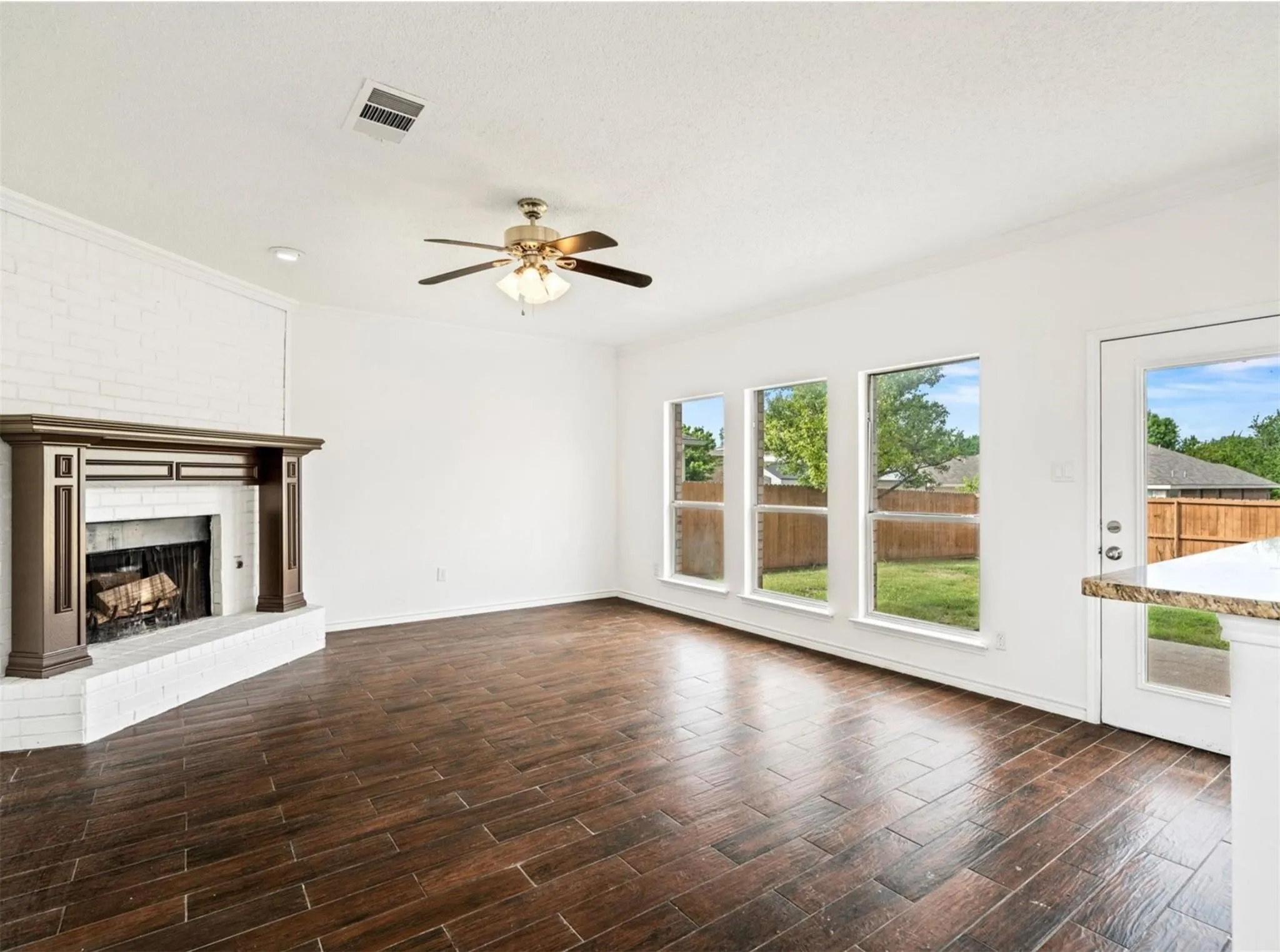 Single Family Residence For Rent in Dallas County , 2922 Tree Line Road, Garland, Texas 75040, 4 Bedroom, 3 Bathroom, 2 Garage spaces, 2,518 Sqft, built in 1999, mls#21338788, Real Estate Agent in Garland, Homes For Rent in Dallas county, Homes For Rent in Garland, Realtor in Garland Texas, Real Estate Brokerage Independent Realty Texas, Luminita Cordes Realtor