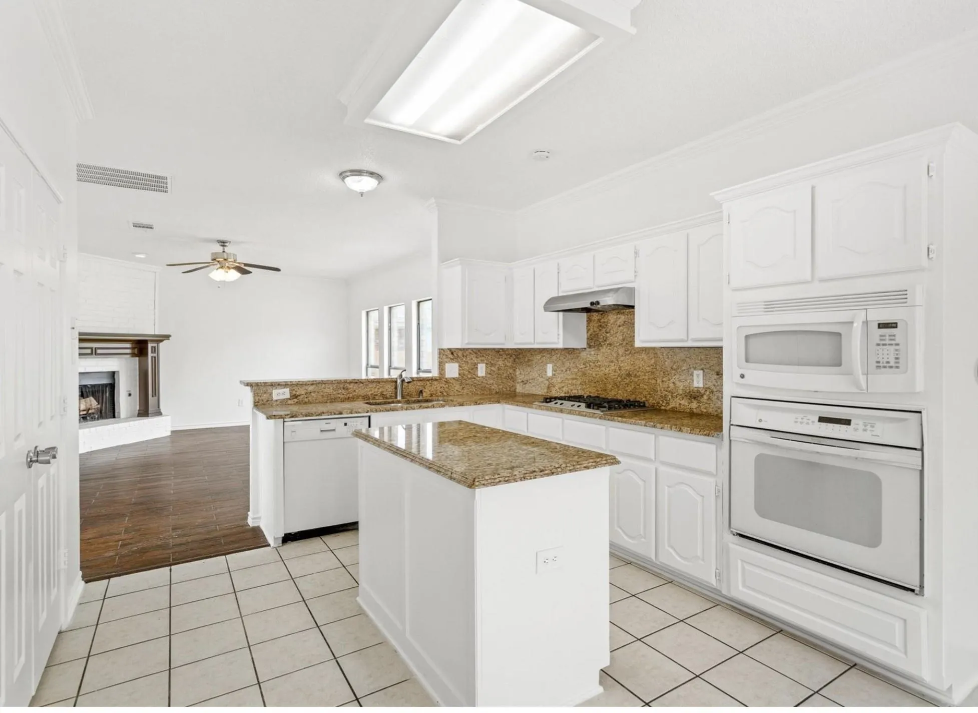 Single Family Residence For Rent in Dallas County , 2922 Tree Line Road, Garland, Texas 75040, 4 Bedroom, 3 Bathroom, 2 Garage spaces, 2,518 Sqft, built in 1999, mls#21338788, Real Estate Agent in Garland, Homes For Rent in Dallas county, Homes For Rent in Garland, Realtor in Garland Texas, Real Estate Brokerage Independent Realty Texas, Luminita Cordes Realtor