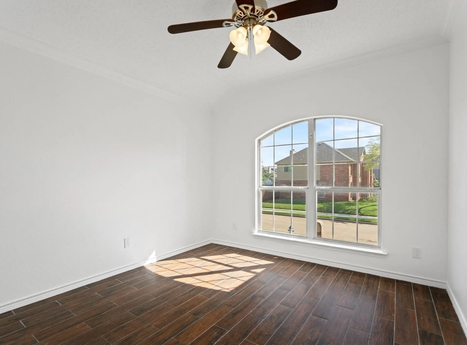 Single Family Residence For Rent in Dallas County , 2922 Tree Line Road, Garland, Texas 75040, 4 Bedroom, 3 Bathroom, 2 Garage spaces, 2,518 Sqft, built in 1999, mls#21338788, Real Estate Agent in Garland, Homes For Rent in Dallas county, Homes For Rent in Garland, Realtor in Garland Texas, Real Estate Brokerage Independent Realty Texas, Luminita Cordes Realtor