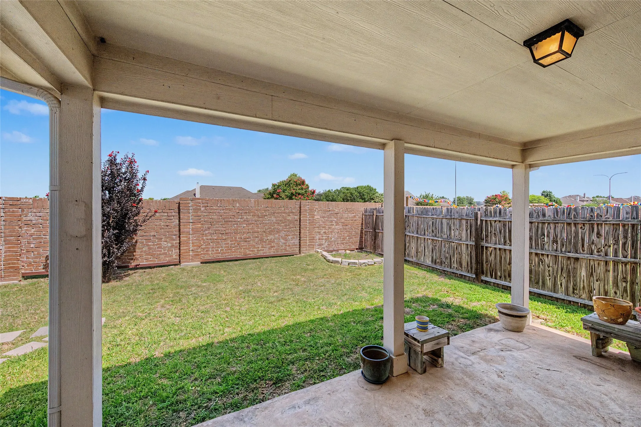 Single Family Residence For Sale in Tarrant County , 9225 Comanche Ridge Drive, Fort Worth, Texas 76131, 3 Bedroom, 2 Bathroom, 2 Garage spaces, 1,970 Sqft, built in 2006, mls#21340239, Real Estate Agent in Fort Worth, Homes For Sale in Tarrant county, Homes For Sale in Fort Worth, Realtor in Fort Worth Texas, Real Estate Brokerage Independent Realty Texas, Luminita Cordes Realtor