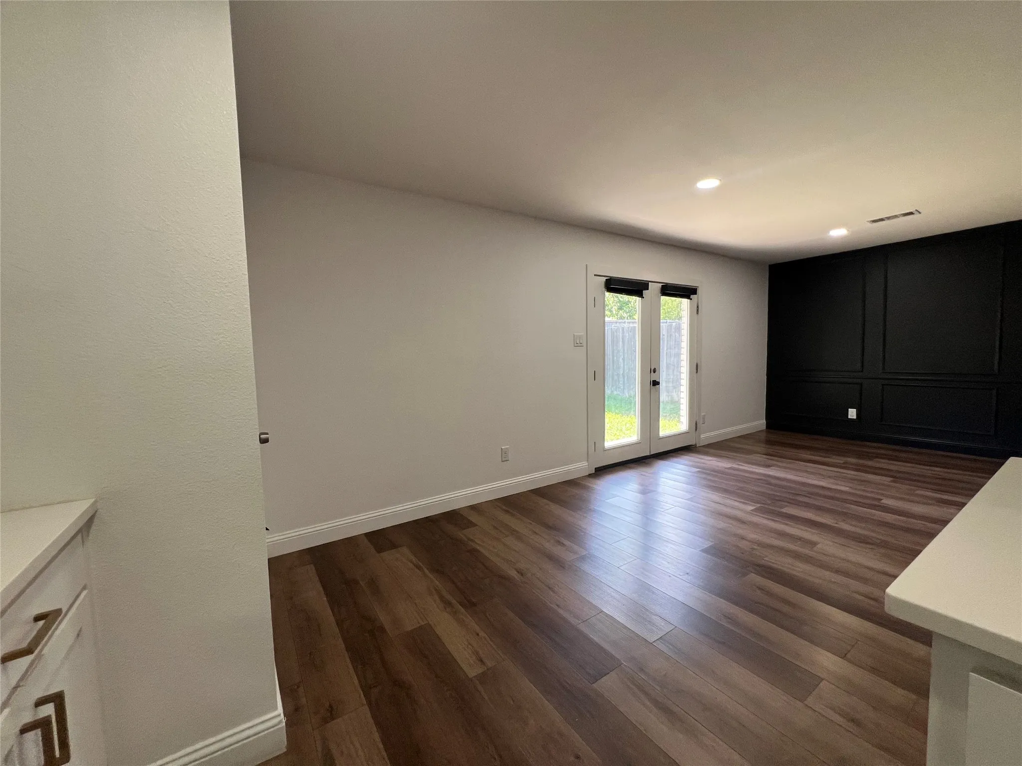 Single Family Residence For Rent in Dallas County , 1809 Pilot Way, Garland, Texas 75040, 3 Bedroom, 2 Bathroom, 2 Garage spaces, 1,359 Sqft, built in 1977, mls#21340263, Real Estate Agent in Garland, Homes For Rent in Dallas county, Homes For Rent in Garland, Realtor in Garland Texas, Real Estate Brokerage Independent Realty Texas, Luminita Cordes Realtor