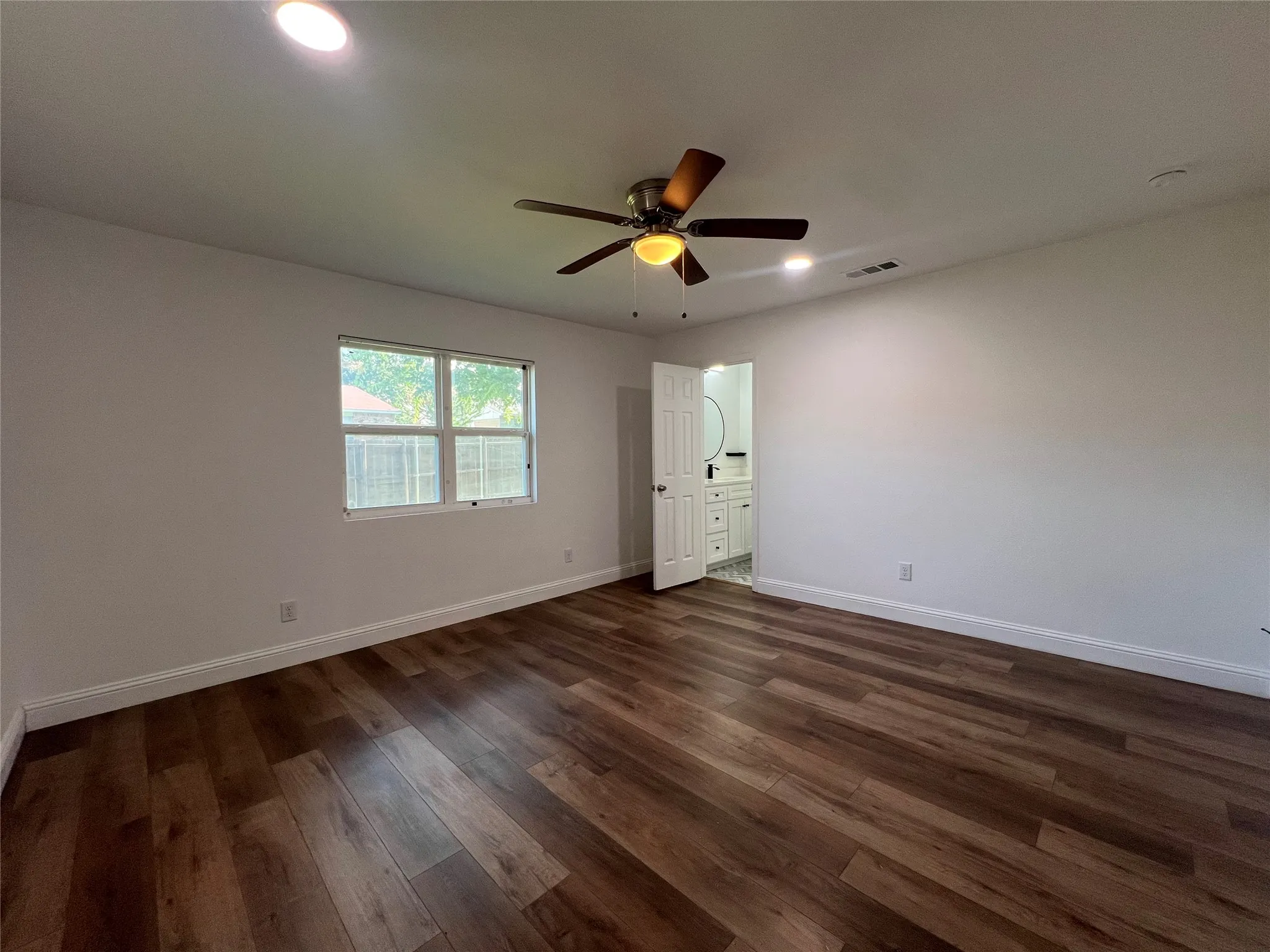 Single Family Residence For Rent in Dallas County , 1809 Pilot Way, Garland, Texas 75040, 3 Bedroom, 2 Bathroom, 2 Garage spaces, 1,359 Sqft, built in 1977, mls#21340263, Real Estate Agent in Garland, Homes For Rent in Dallas county, Homes For Rent in Garland, Realtor in Garland Texas, Real Estate Brokerage Independent Realty Texas, Luminita Cordes Realtor