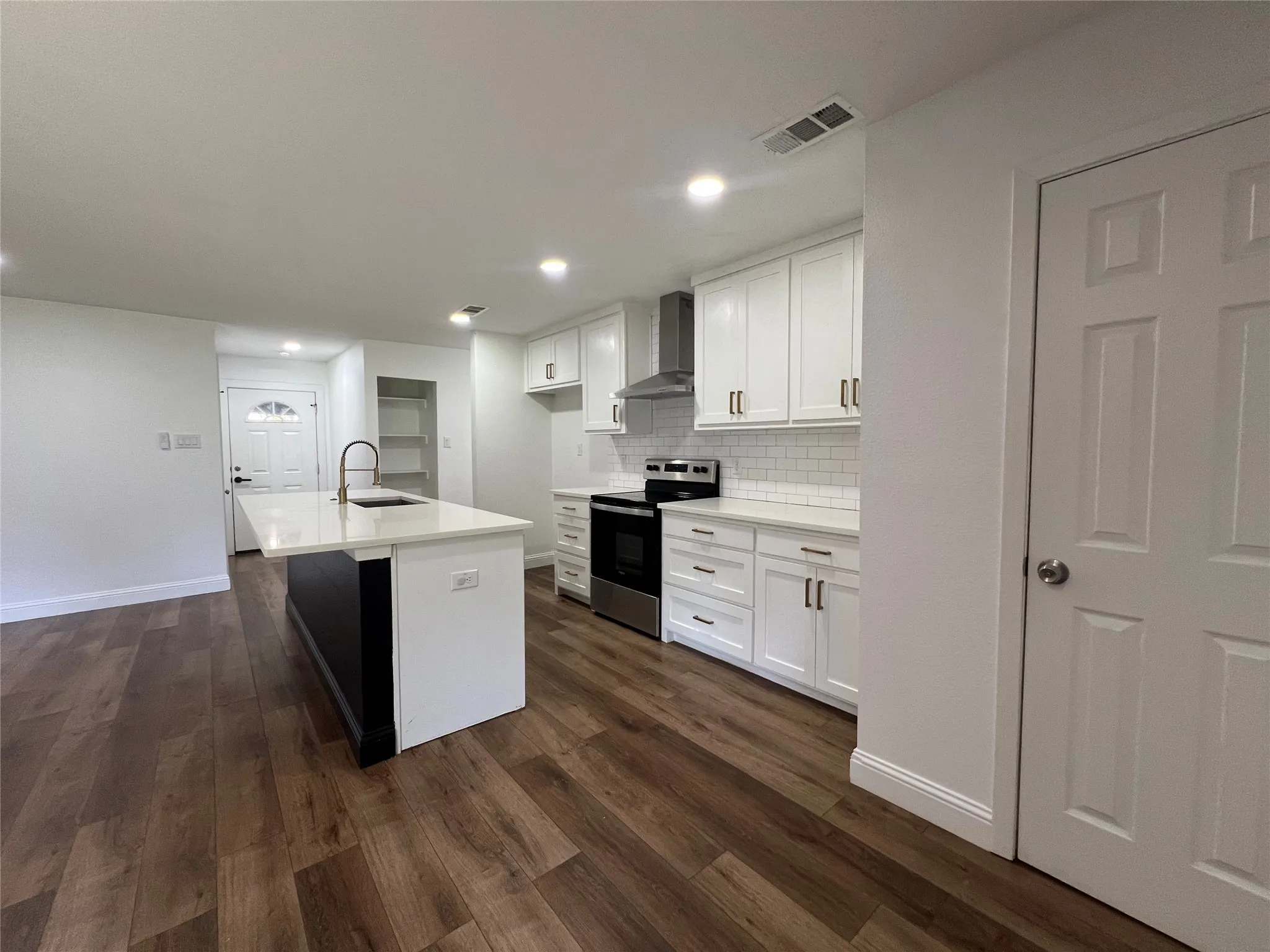Single Family Residence For Rent in Dallas County , 1809 Pilot Way, Garland, Texas 75040, 3 Bedroom, 2 Bathroom, 2 Garage spaces, 1,359 Sqft, built in 1977, mls#21340263, Real Estate Agent in Garland, Homes For Rent in Dallas county, Homes For Rent in Garland, Realtor in Garland Texas, Real Estate Brokerage Independent Realty Texas, Luminita Cordes Realtor