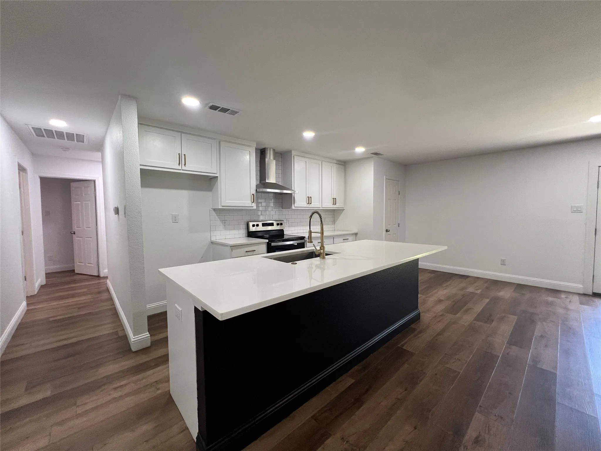 Single Family Residence For Rent in Dallas County , 1809 Pilot Way, Garland, Texas 75040, 3 Bedroom, 2 Bathroom, 2 Garage spaces, 1,359 Sqft, built in 1977, mls#21340263, Real Estate Agent in Garland, Homes For Rent in Dallas county, Homes For Rent in Garland, Realtor in Garland Texas, Real Estate Brokerage Independent Realty Texas, Luminita Cordes Realtor