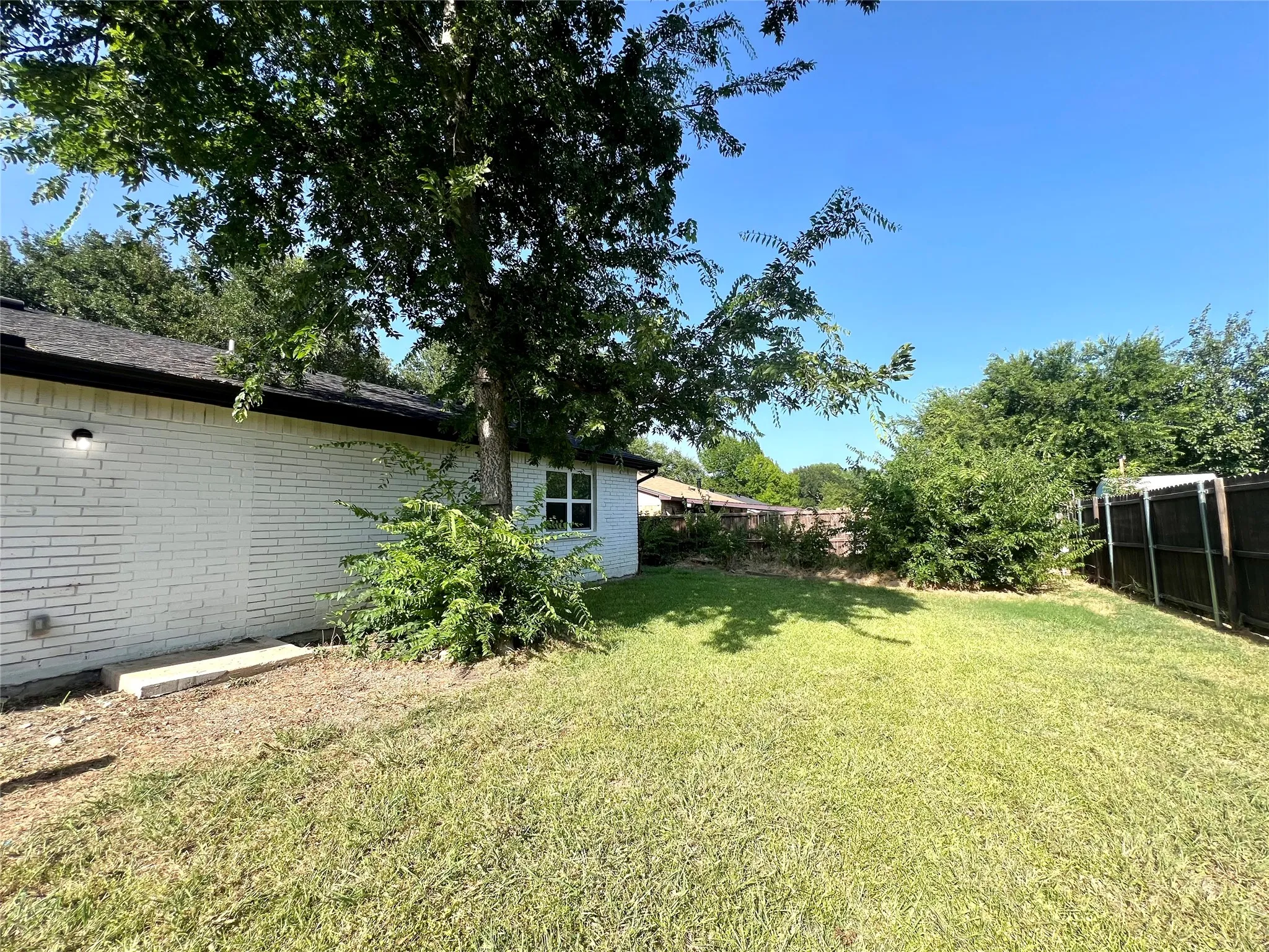 Single Family Residence For Rent in Dallas County , 1809 Pilot Way, Garland, Texas 75040, 3 Bedroom, 2 Bathroom, 2 Garage spaces, 1,359 Sqft, built in 1977, mls#21340263, Real Estate Agent in Garland, Homes For Rent in Dallas county, Homes For Rent in Garland, Realtor in Garland Texas, Real Estate Brokerage Independent Realty Texas, Luminita Cordes Realtor