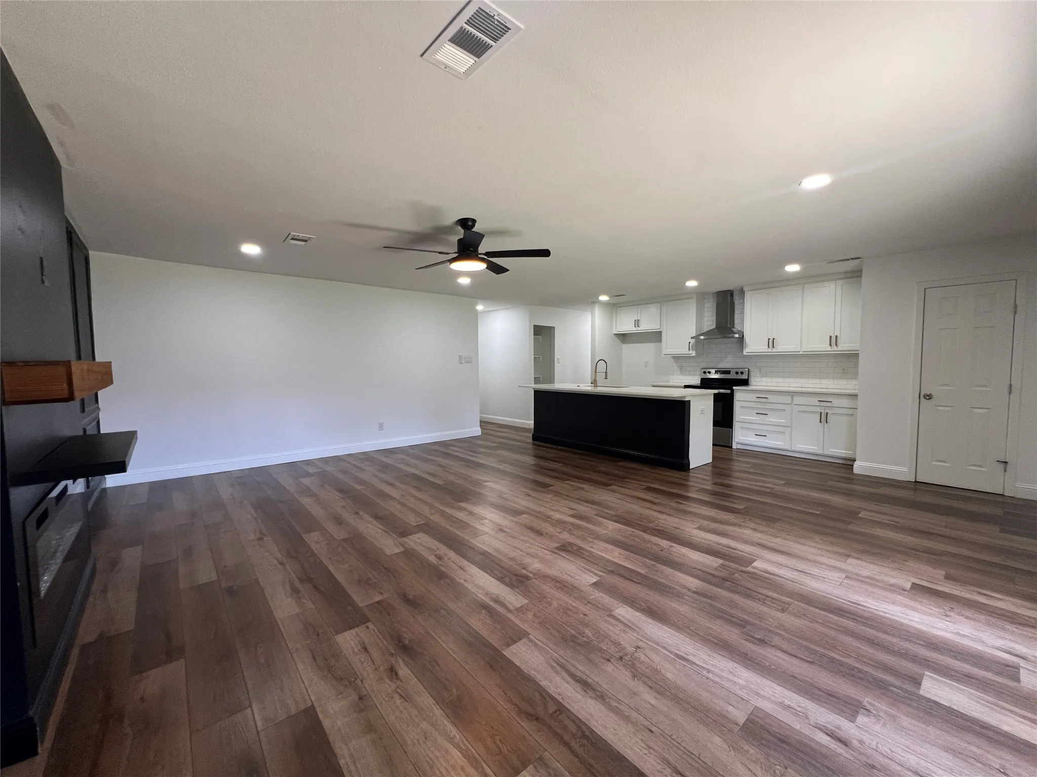Single Family Residence For Rent in Dallas County , 1809 Pilot Way, Garland, Texas 75040, 3 Bedroom, 2 Bathroom, 2 Garage spaces, 1,359 Sqft, built in 1977, mls#21340263, Real Estate Agent in Garland, Homes For Rent in Dallas county, Homes For Rent in Garland, Realtor in Garland Texas, Real Estate Brokerage Independent Realty Texas, Luminita Cordes Realtor
