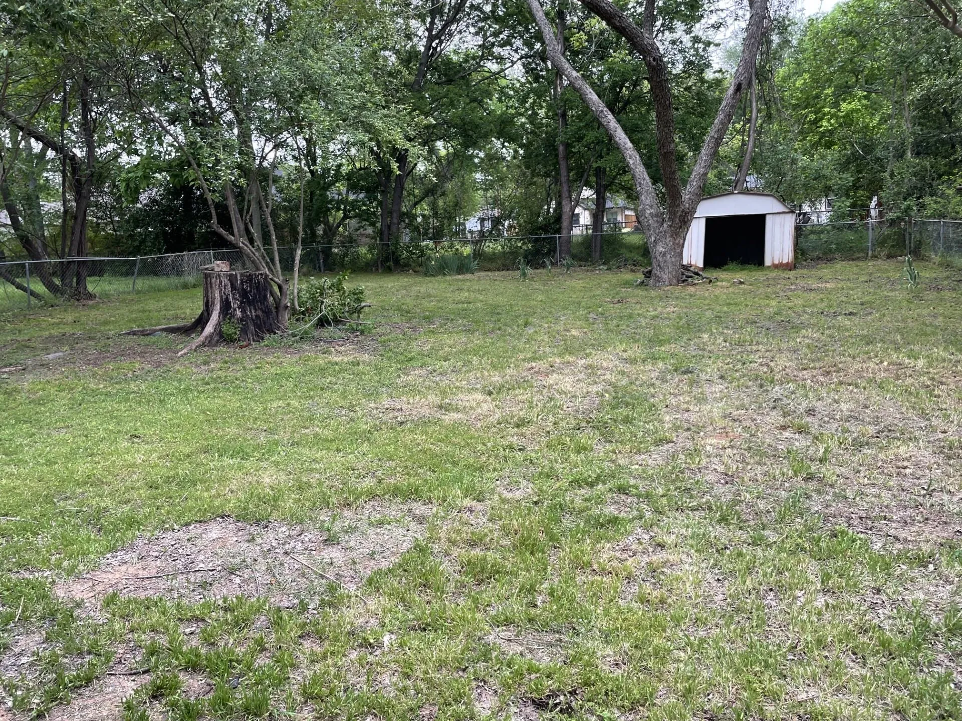 Single Family Residence For Rent in Grayson County , 513 W Florence Street, Denison, Texas 75020, 2 Bedroom, 1 Bathroom, Garage spaces, 800 Sqft, built in 1945, mls#21340261, Real Estate Agent in Denison, Homes For Rent in Grayson county, Homes For Rent in Denison, Realtor in Denison Texas, Real Estate Brokerage Independent Realty Texas, Luminita Cordes Realtor