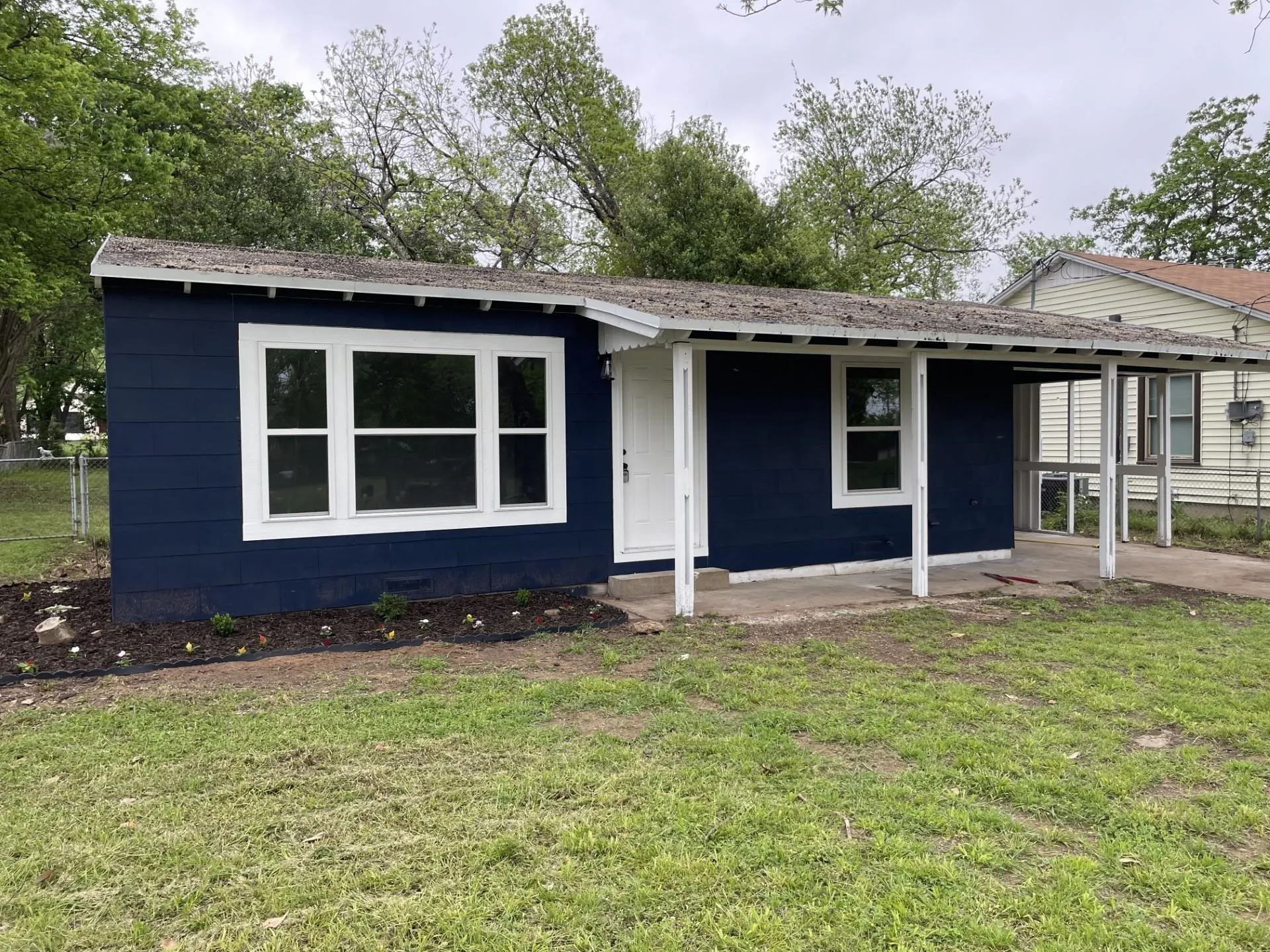 Single Family Residence For Rent in Grayson County , 513 W Florence Street, Denison, Texas 75020, 2 Bedroom, 1 Bathroom, Garage spaces, 800 Sqft, built in 1945, mls#21340261, Real Estate Agent in Denison, Homes For Rent in Grayson county, Homes For Rent in Denison, Realtor in Denison Texas, Real Estate Brokerage Independent Realty Texas, Luminita Cordes Realtor
