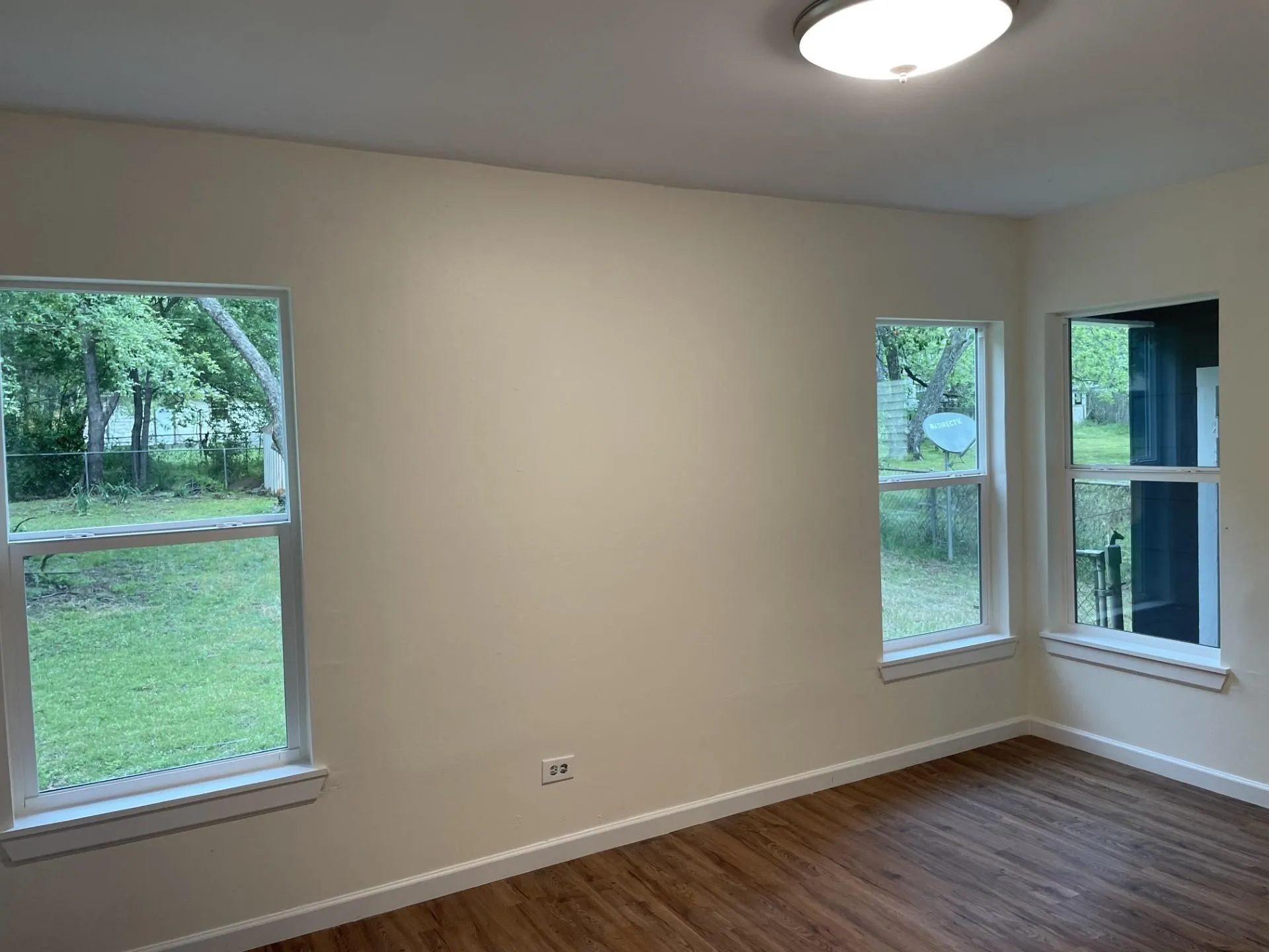 Single Family Residence For Rent in Grayson County , 513 W Florence Street, Denison, Texas 75020, 2 Bedroom, 1 Bathroom, Garage spaces, 800 Sqft, built in 1945, mls#21340261, Real Estate Agent in Denison, Homes For Rent in Grayson county, Homes For Rent in Denison, Realtor in Denison Texas, Real Estate Brokerage Independent Realty Texas, Luminita Cordes Realtor