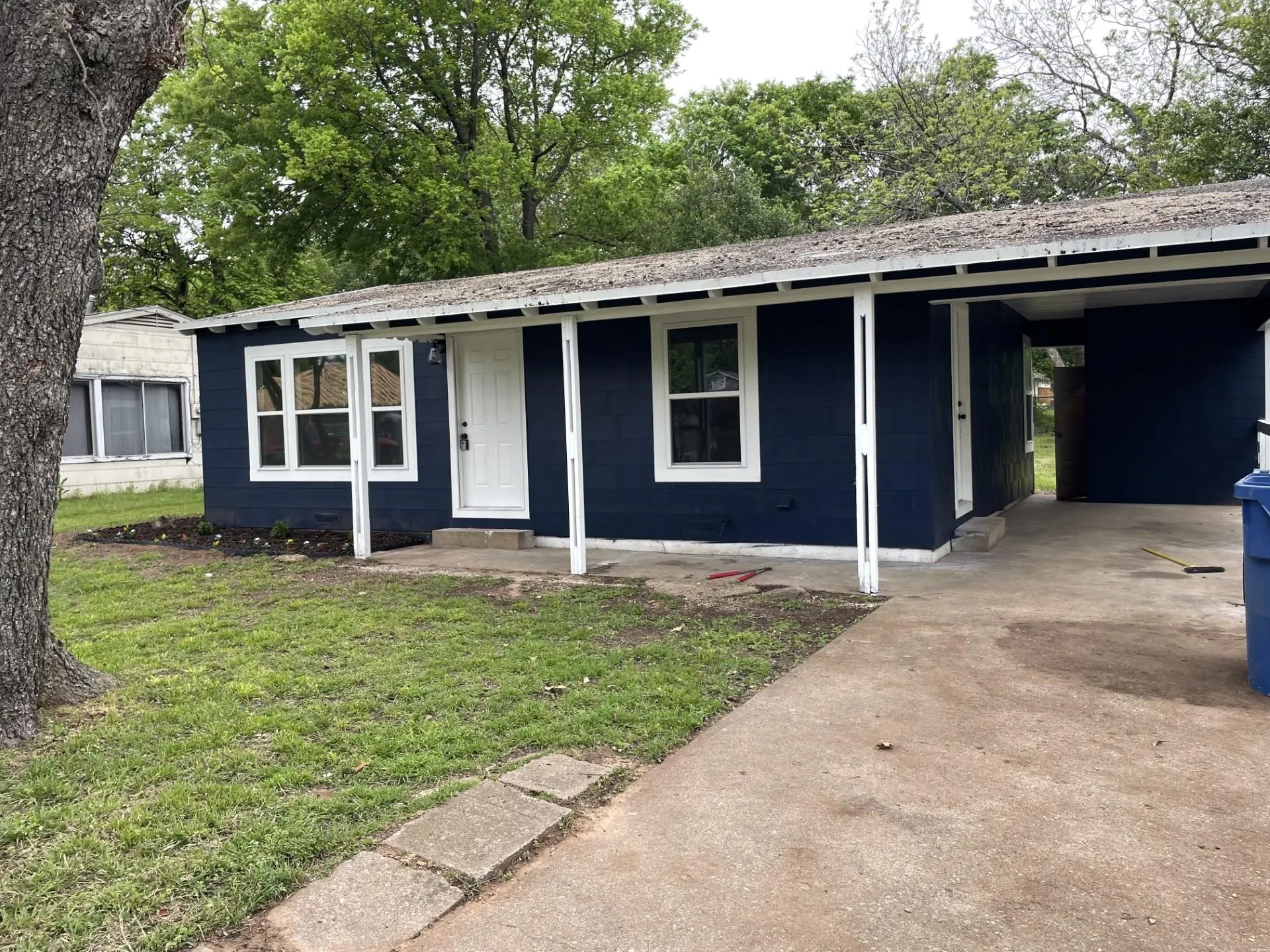 Single Family Residence For Rent in Grayson County , 513 W Florence Street, Denison, Texas 75020, 2 Bedroom, 1 Bathroom, Garage spaces, 800 Sqft, built in 1945, mls#21340261, Real Estate Agent in Denison, Homes For Rent in Grayson county, Homes For Rent in Denison, Realtor in Denison Texas, Real Estate Brokerage Independent Realty Texas, Luminita Cordes Realtor