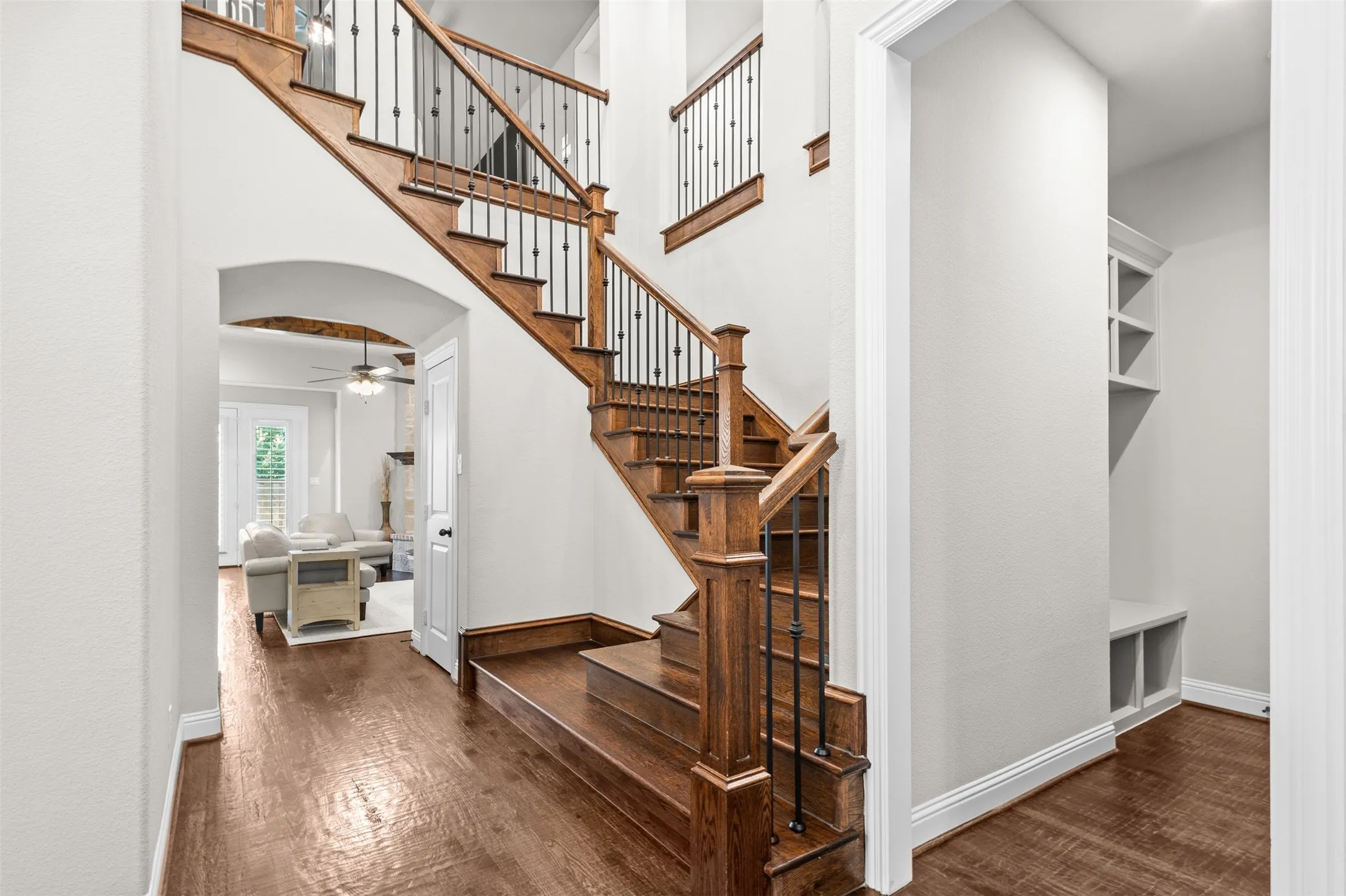 Single Family Residence For Sale in Denton County , 3016 Little Mill, The Colony, Texas 75056, 3 Bedroom, 4 Bathroom, 3 Garage spaces, 3,050 Sqft, built in 2015, mls#21340282, Real Estate Agent in The Colony, Homes For Sale in Denton county, Homes For Sale in The Colony, Realtor in The Colony Texas, Real Estate Brokerage Independent Realty Texas, Luminita Cordes Realtor